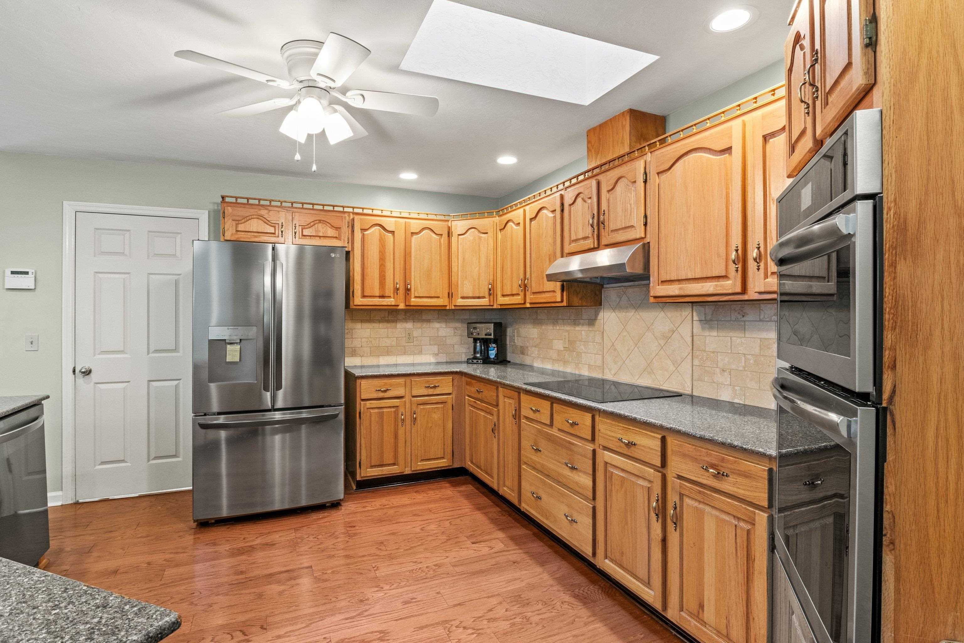 3549 Lakeshore Drive