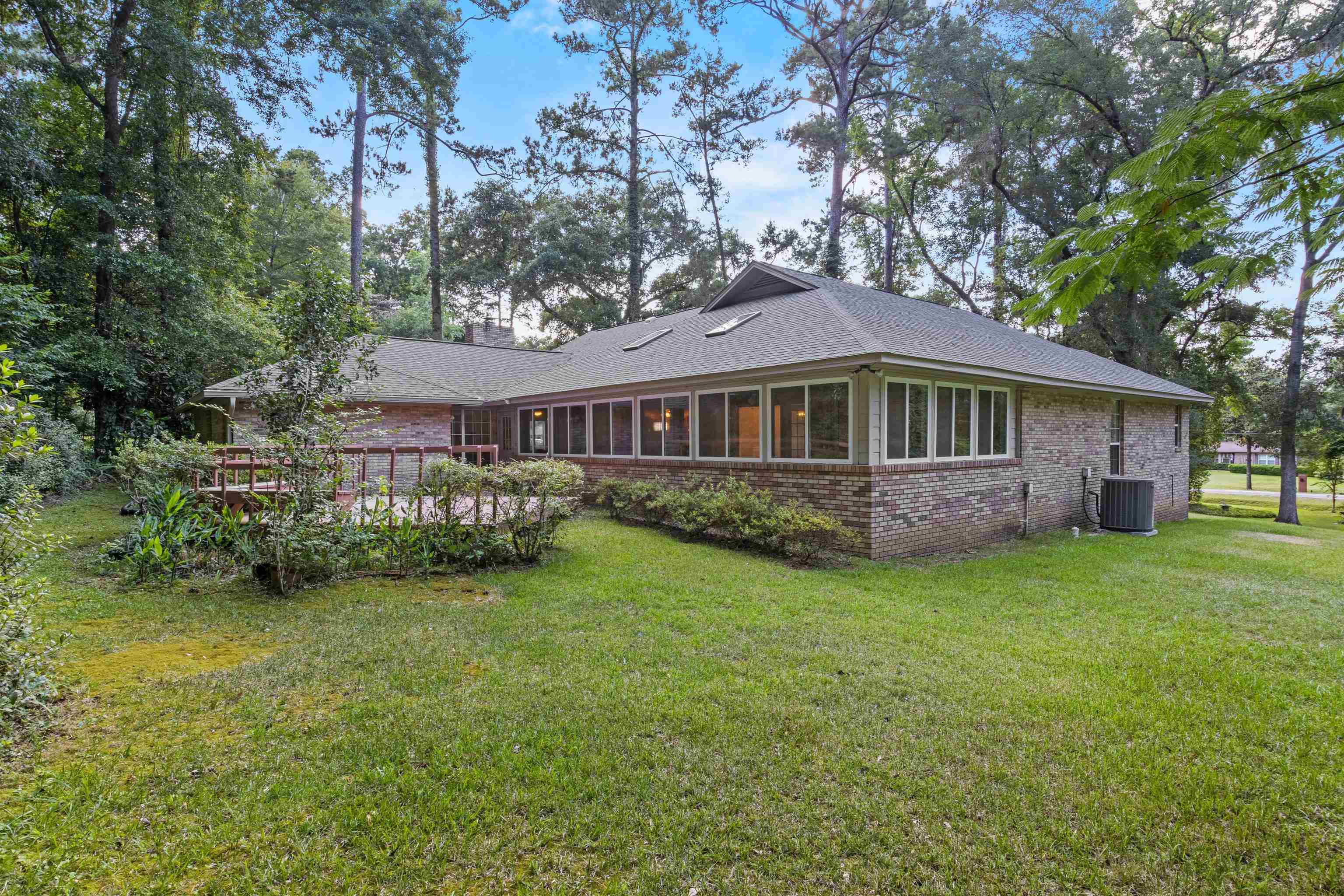 3549 Lakeshore Drive