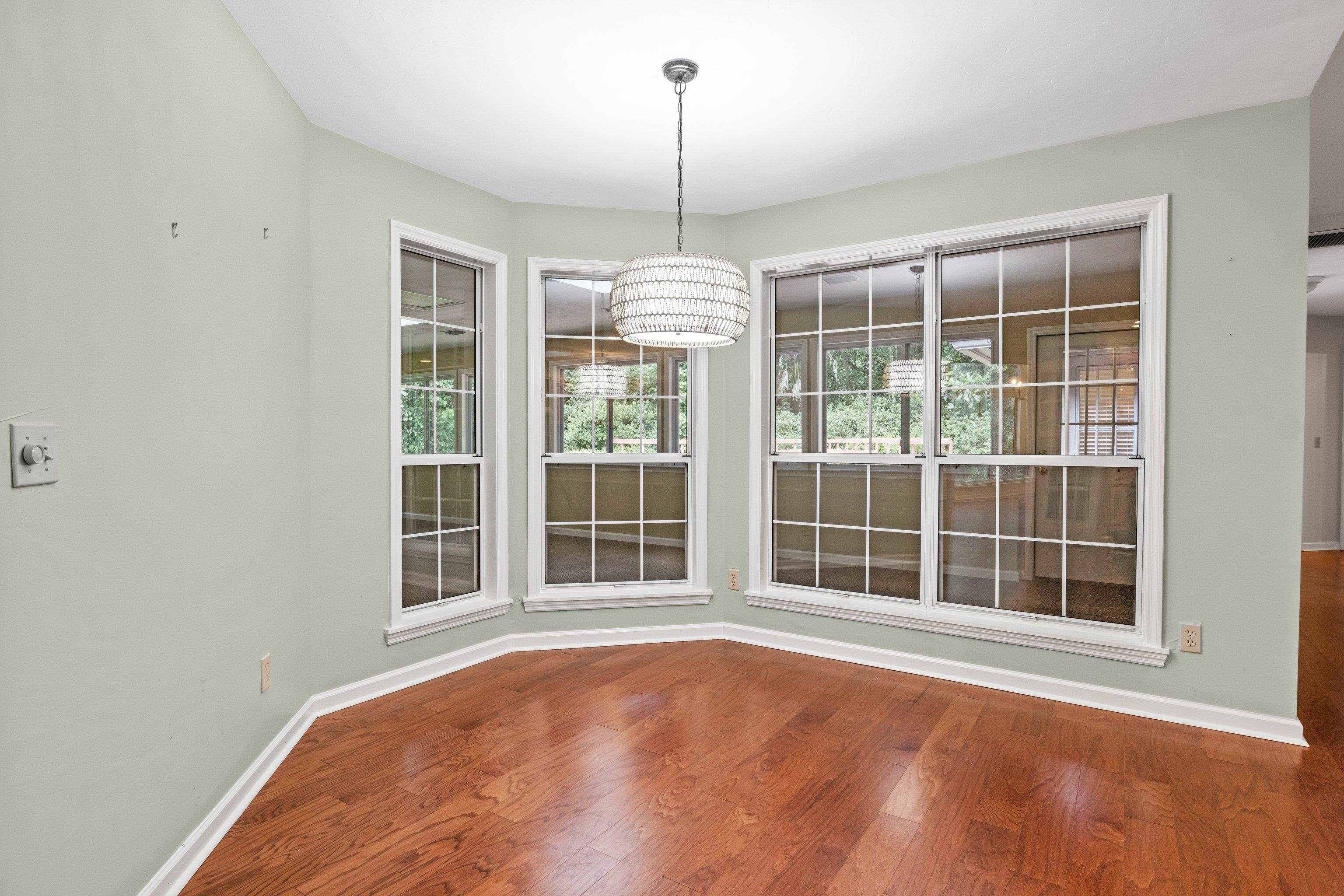 3549 Lakeshore Drive