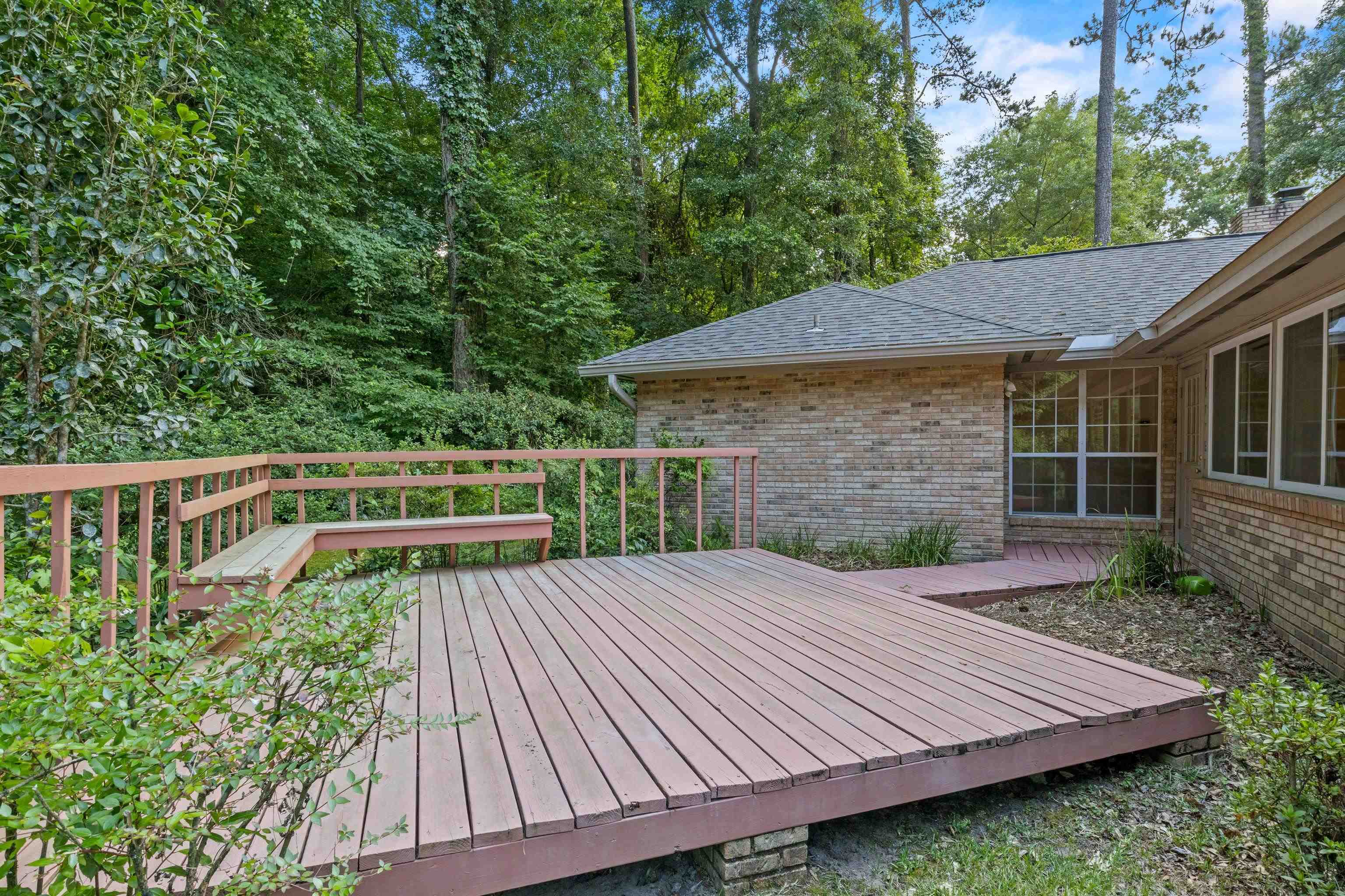 3549 Lakeshore Drive