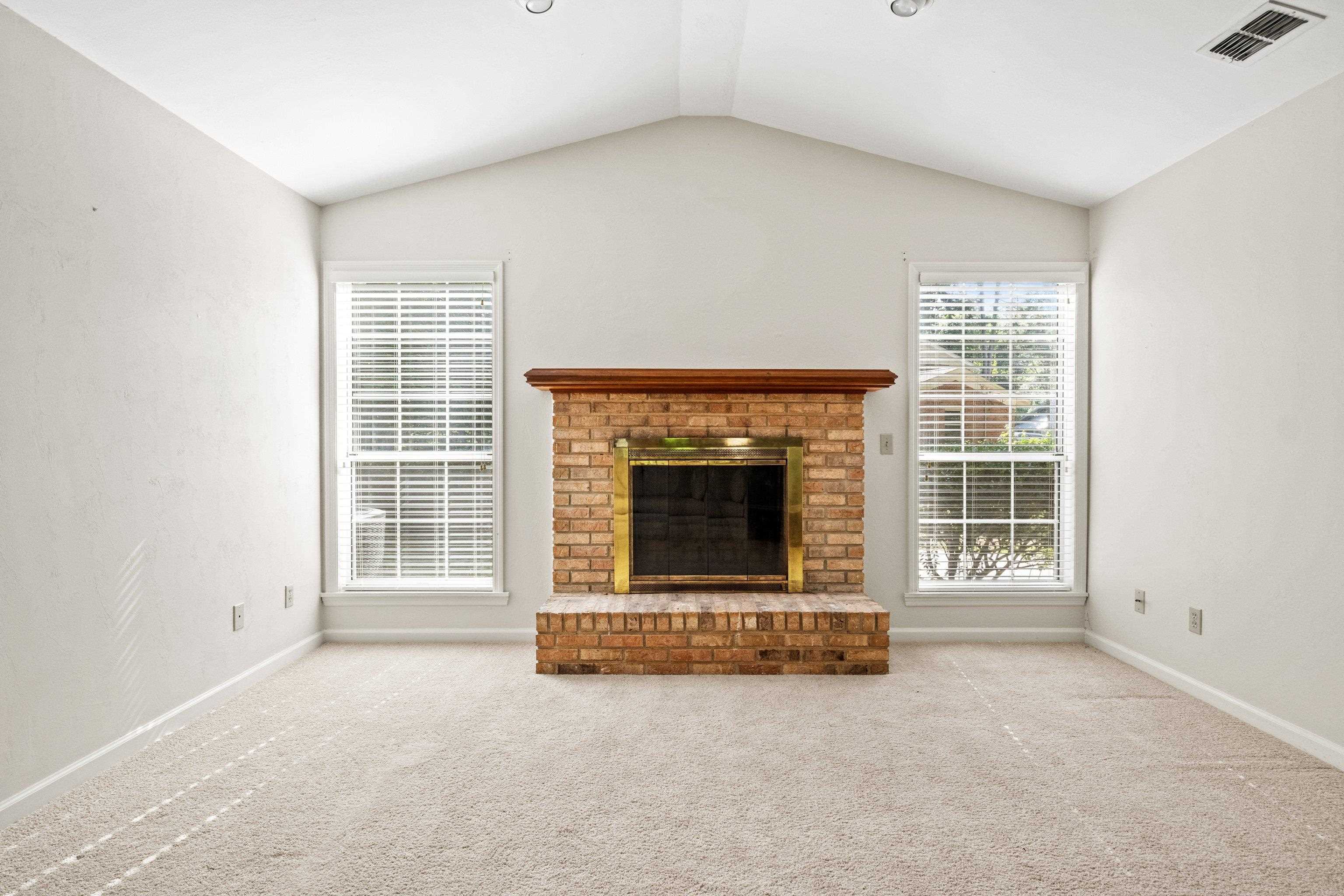 3549 Lakeshore Drive