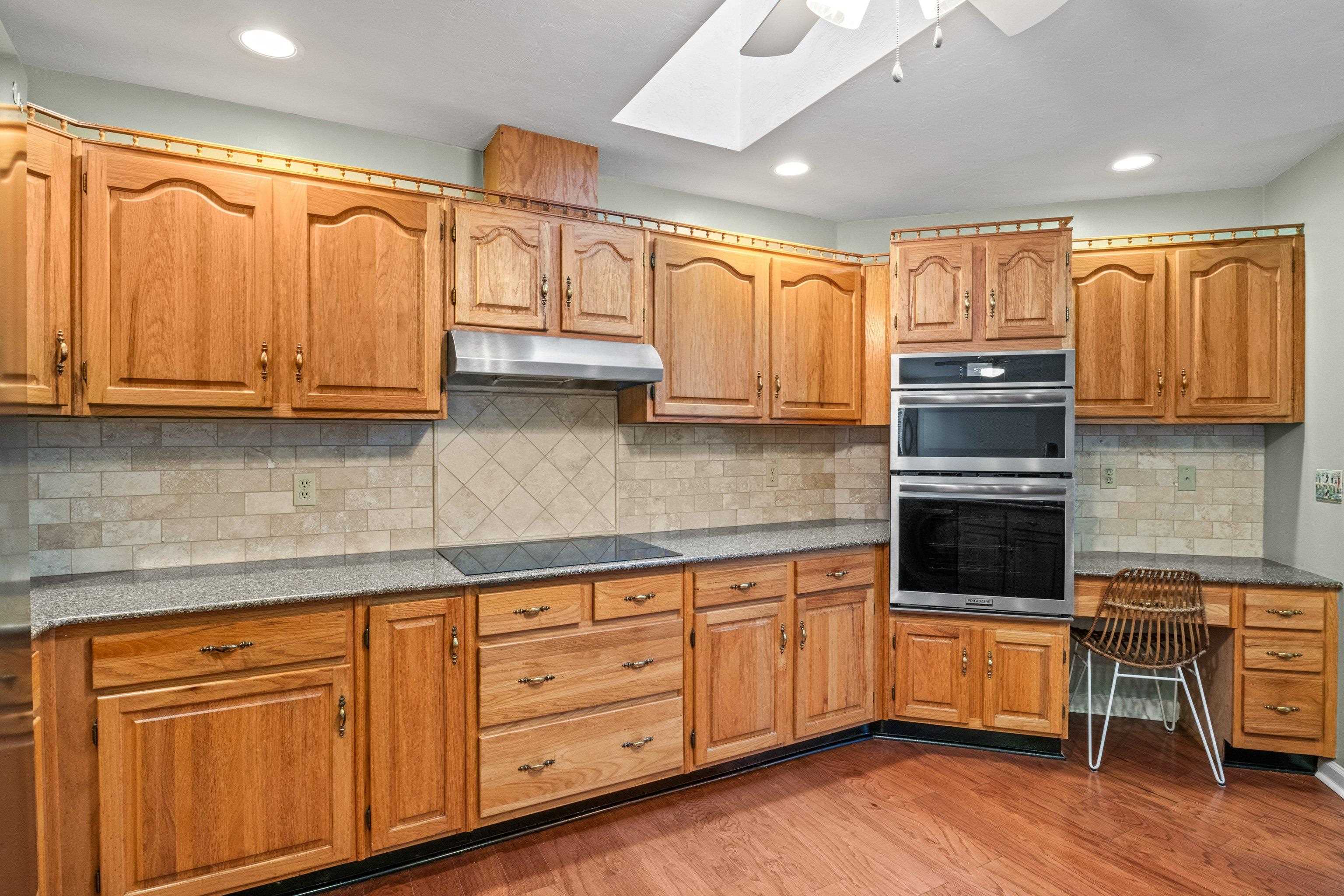 3549 Lakeshore Drive