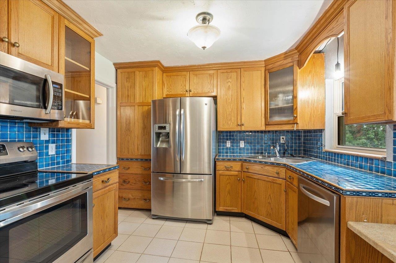 824 Governors Drive