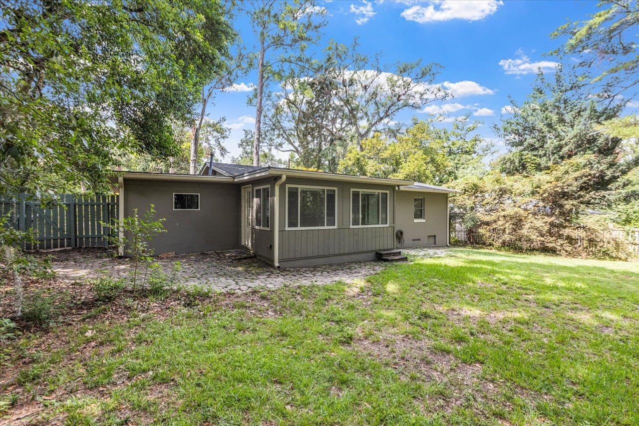 824 Governors Drive