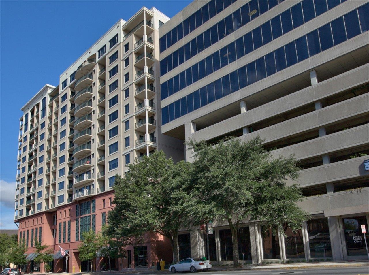 121 N MONROE Street Unit: PH 3