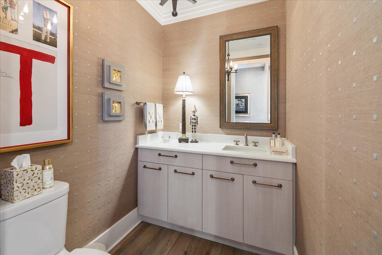 121 N MONROE Street Unit: PH 3