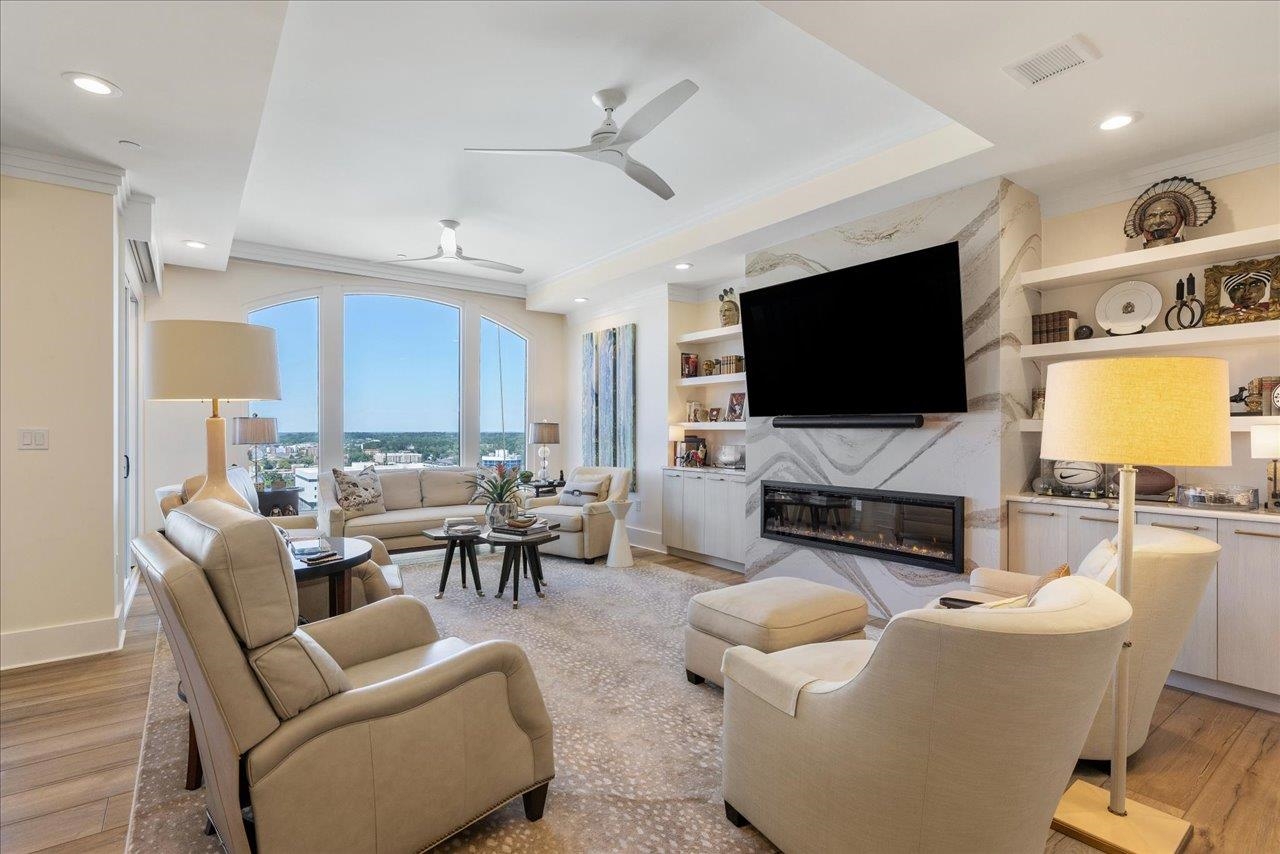 121 N MONROE Street Unit: PH 3