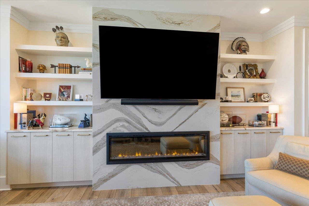 121 N MONROE Street Unit: PH 3