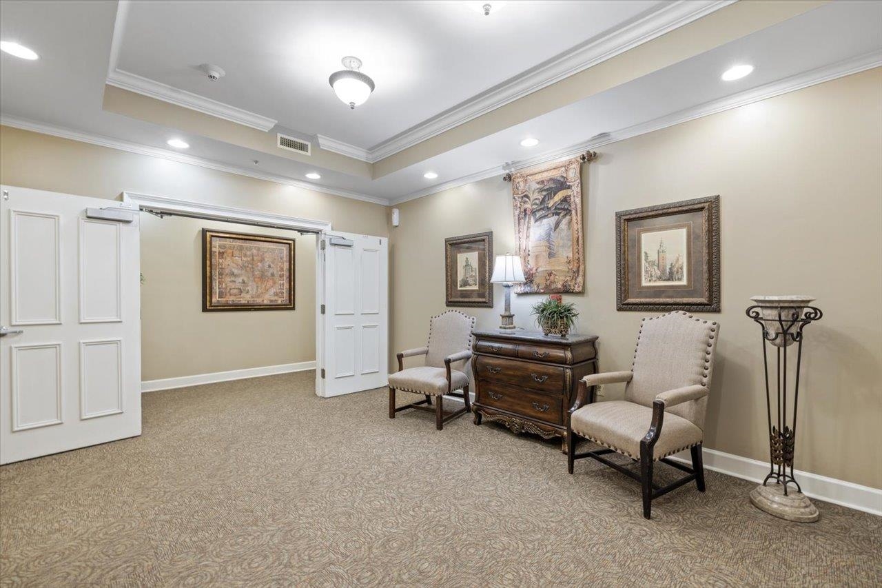 121 N MONROE Street Unit: PH 3