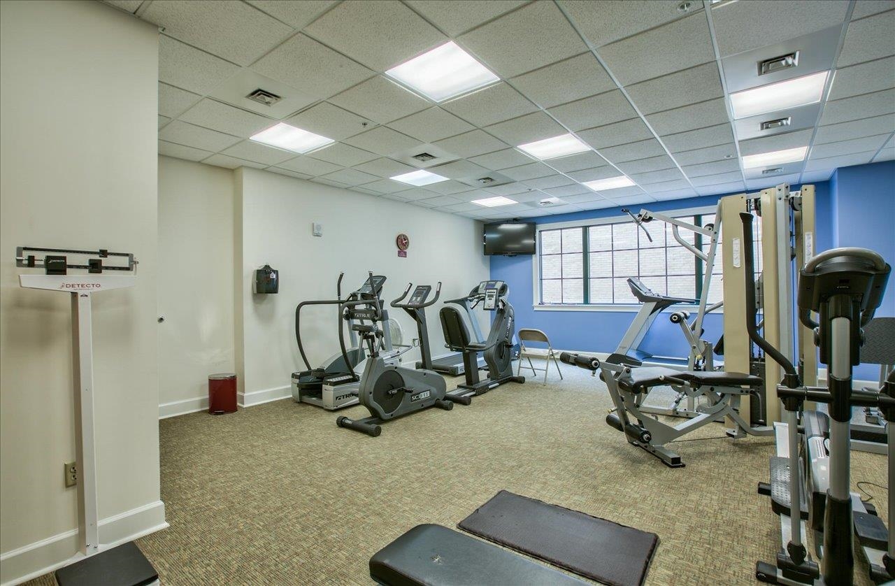 121 N MONROE Street Unit: PH 3