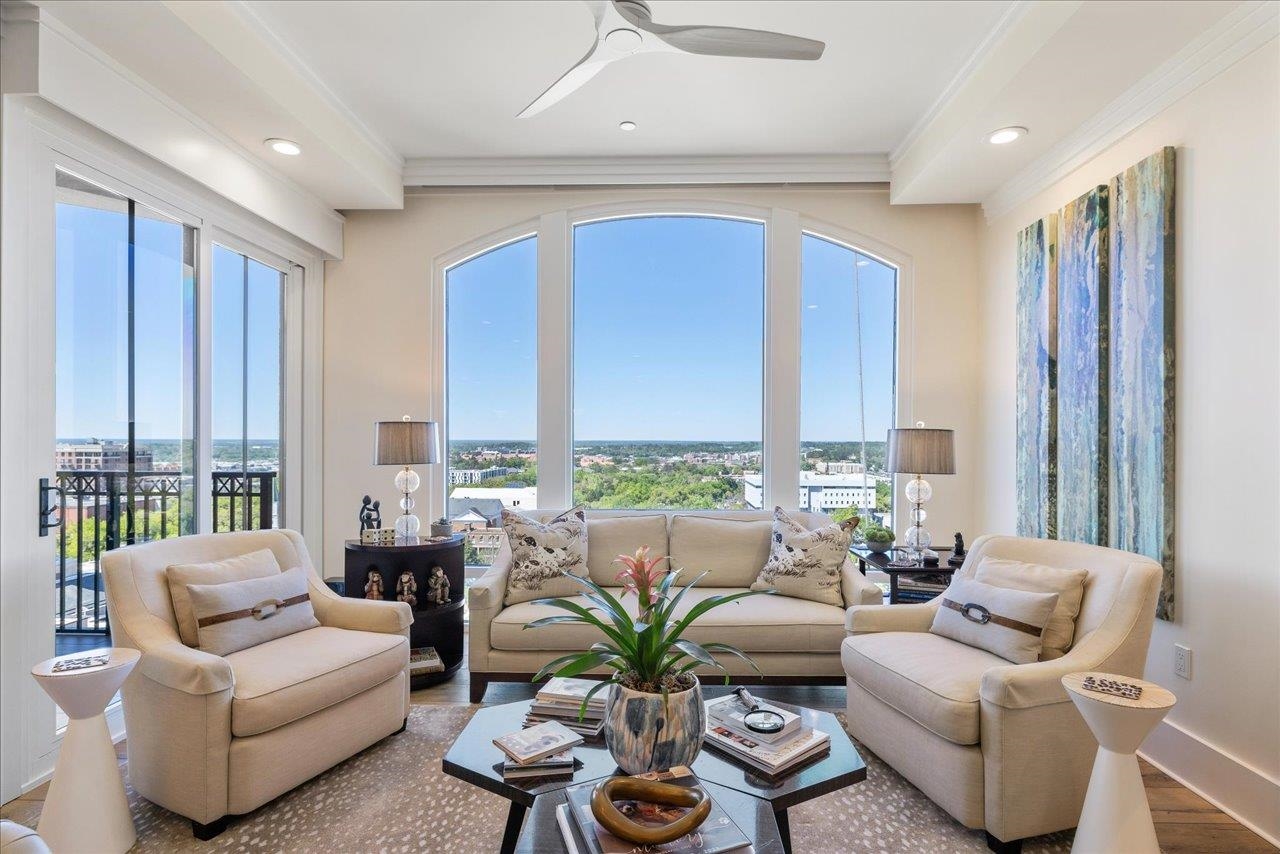 121 N MONROE Street Unit: PH 3