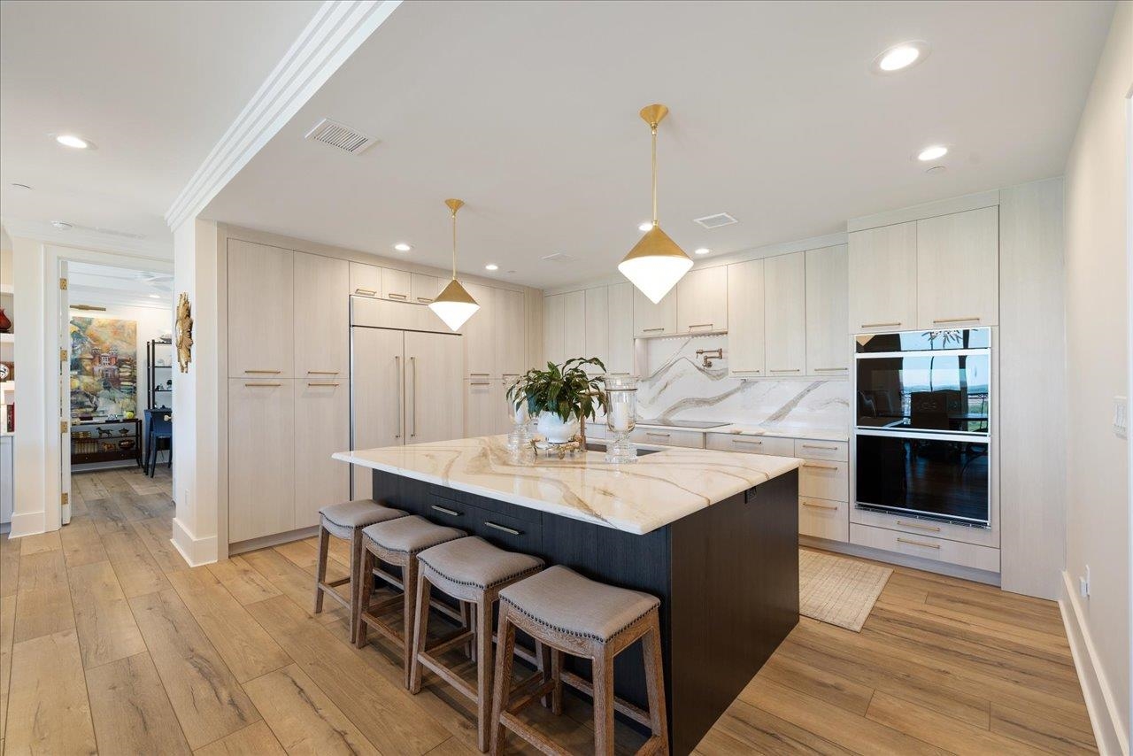 121 N MONROE Street Unit: PH 3