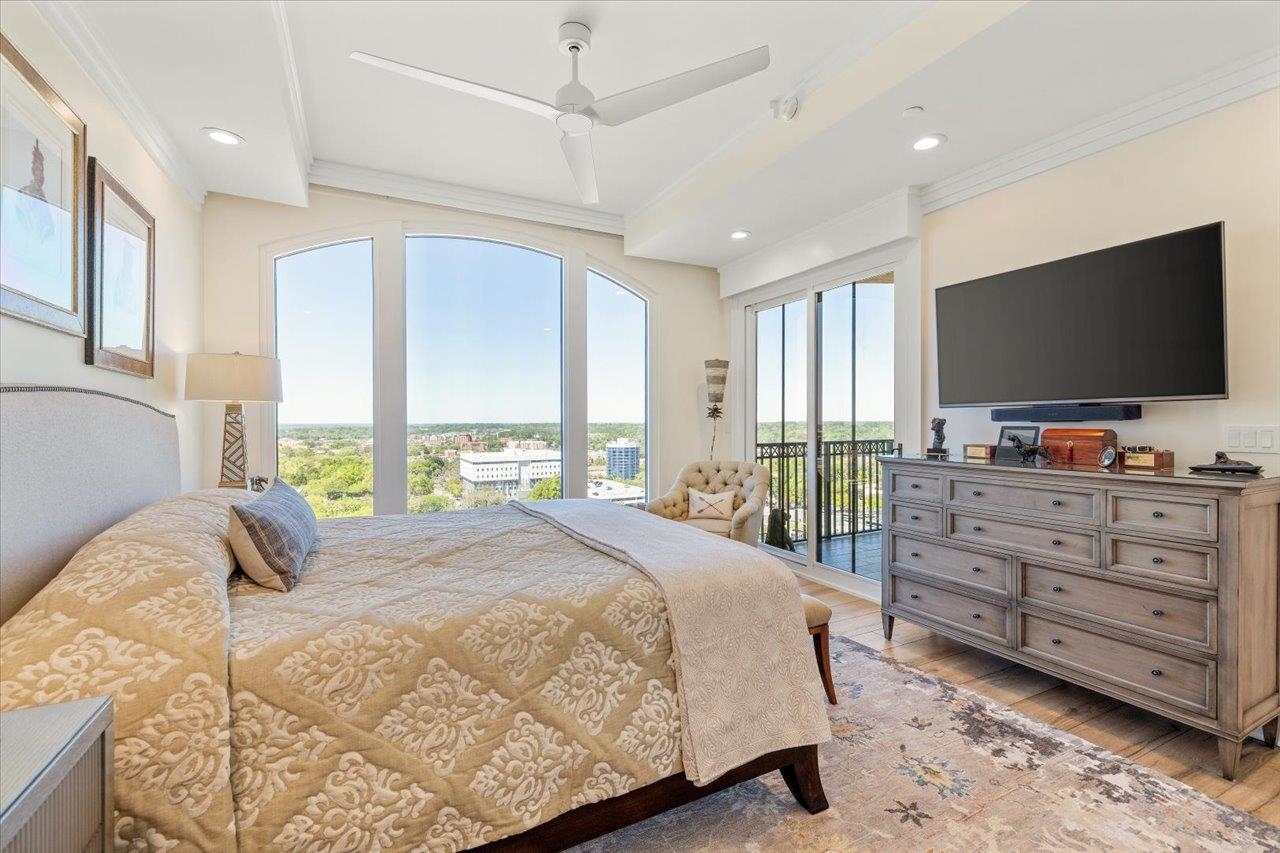 121 N MONROE Street Unit: PH 3