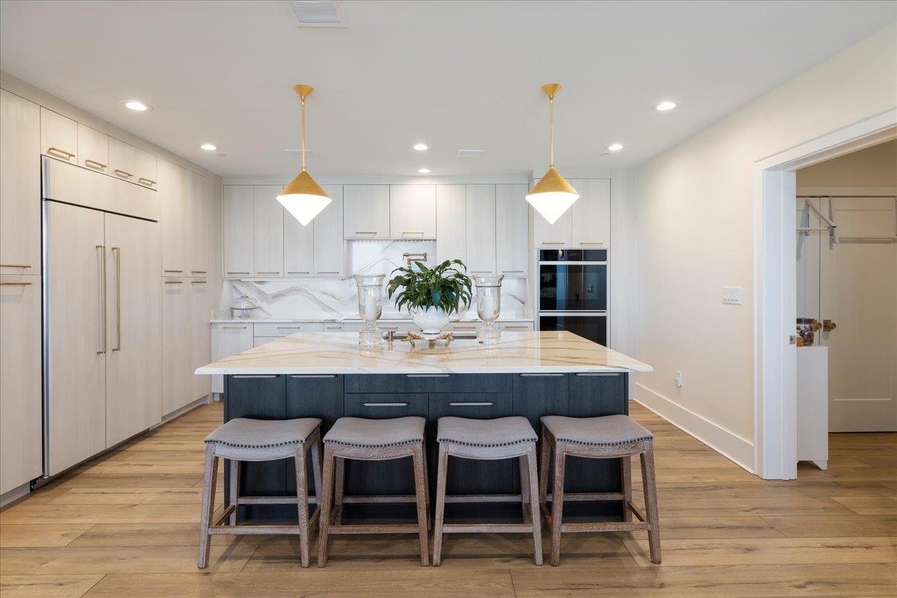 121 N MONROE Street Unit: PH 3
