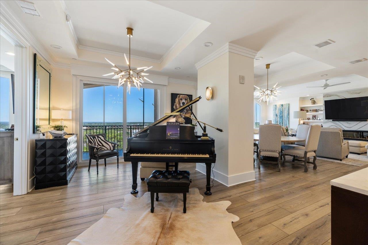 121 N MONROE Street Unit: PH 3