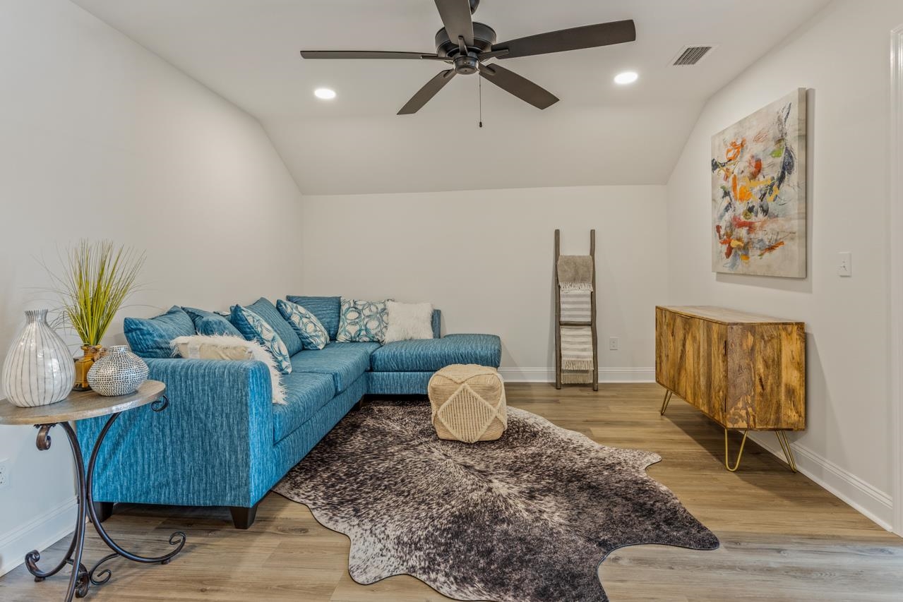 3880 Ardmore Lane