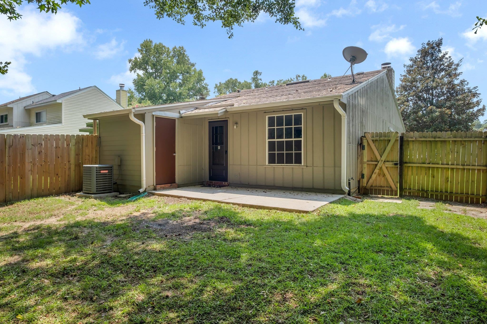 382 W Richview Park Circle