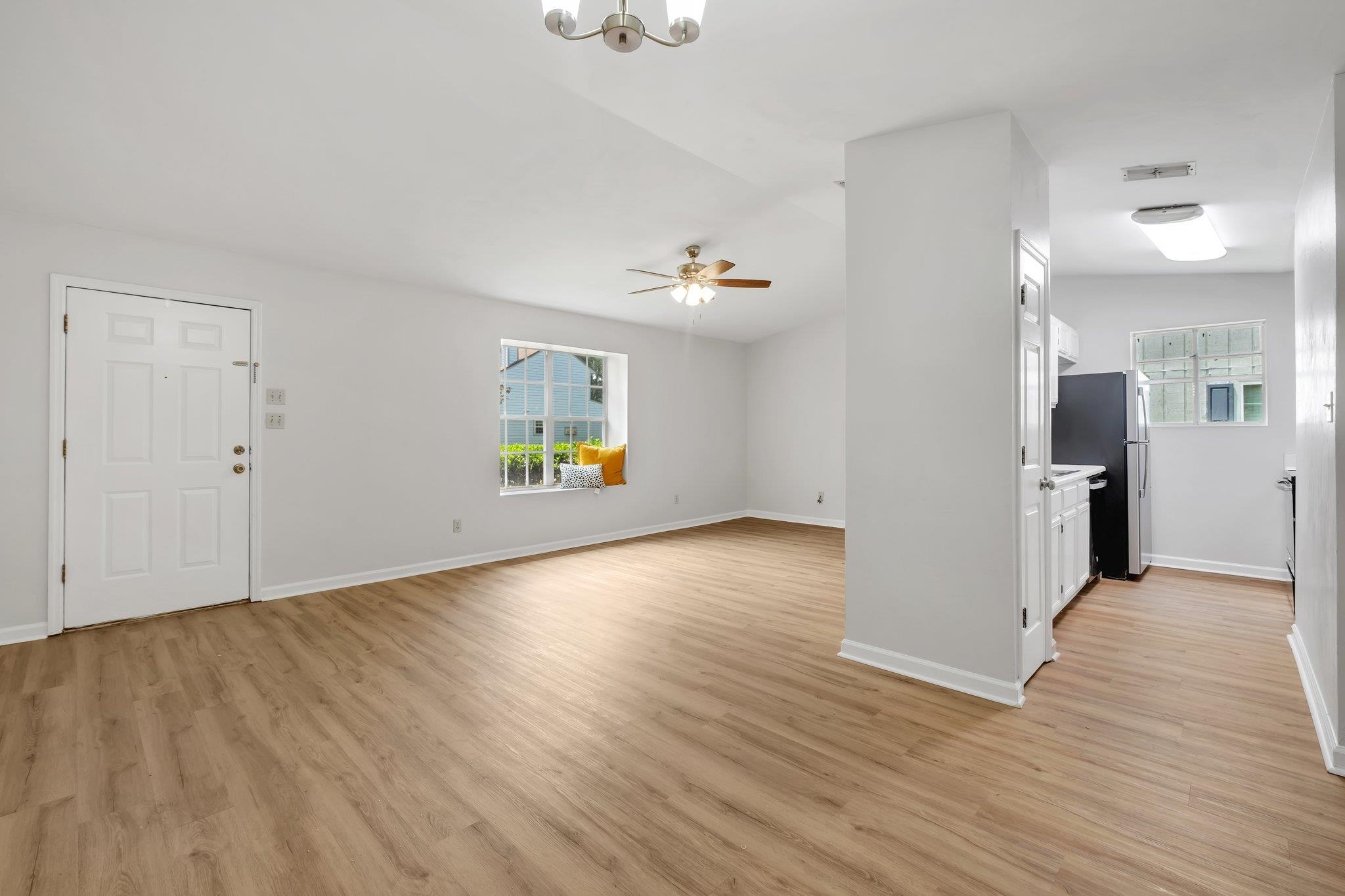 382 W Richview Park Circle
