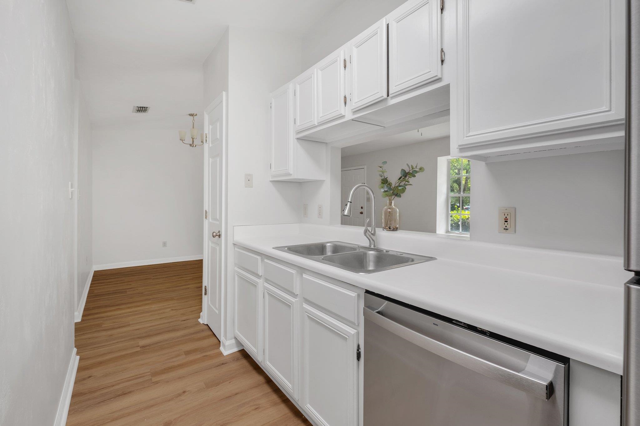 382 W Richview Park Circle