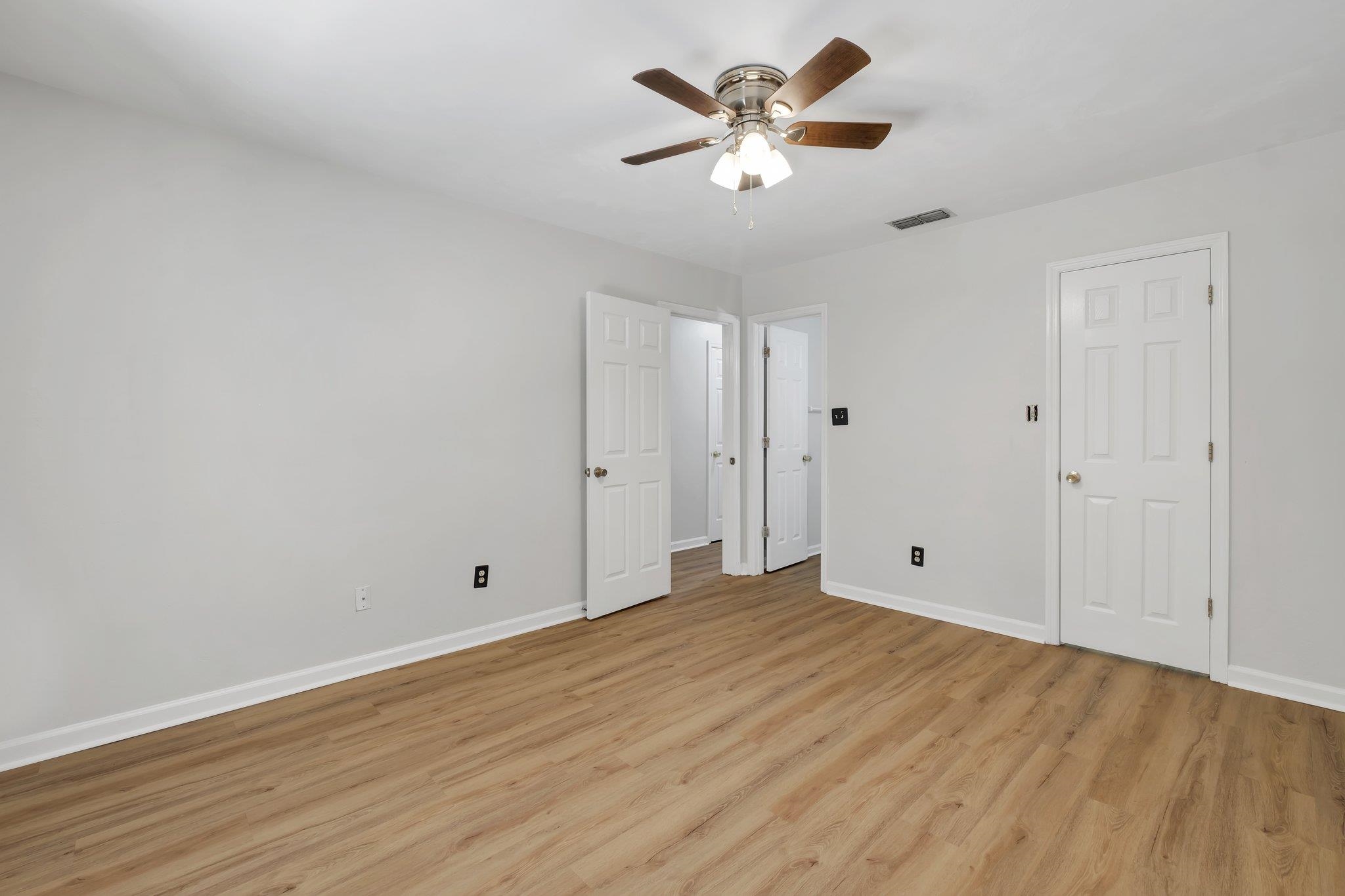 382 W Richview Park Circle