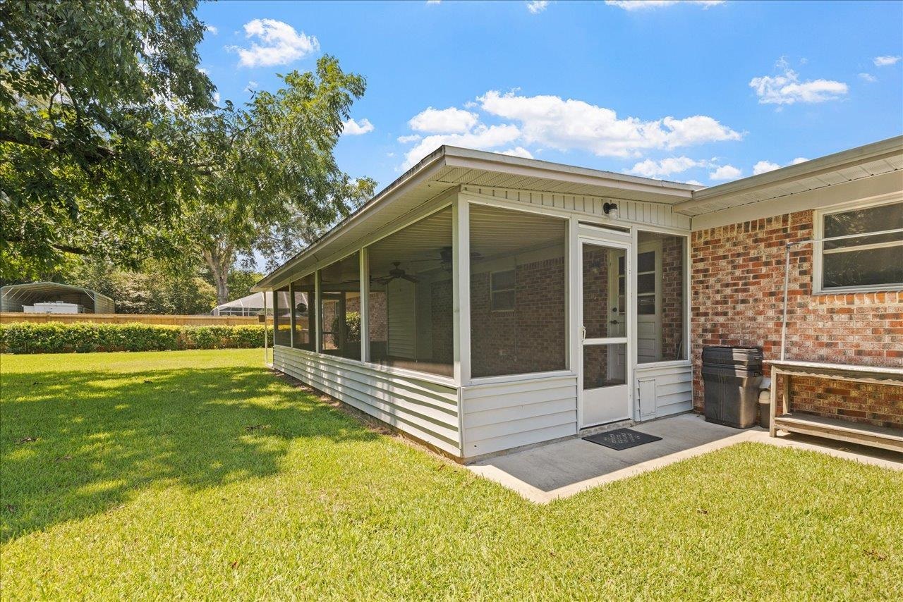 1941 Queenswood Drive