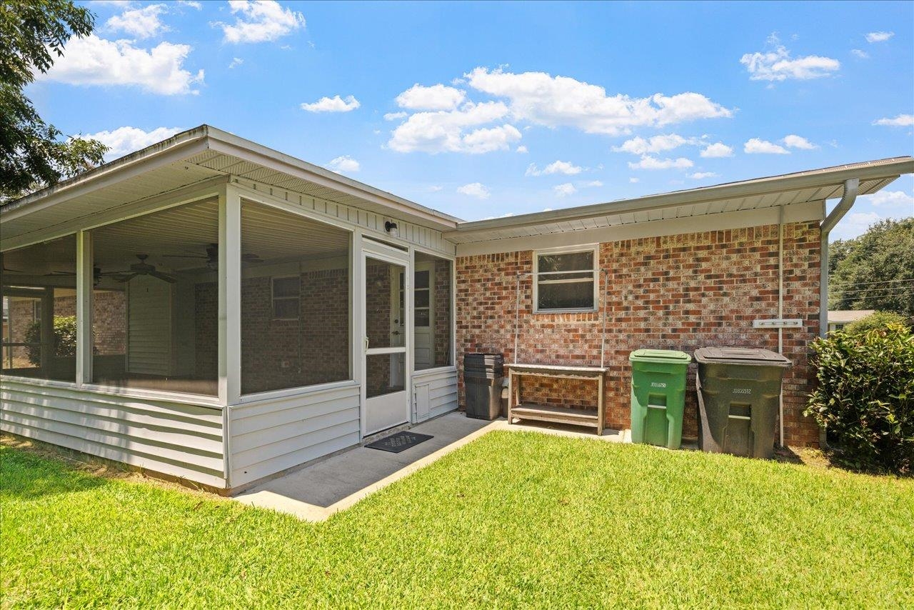 1941 Queenswood Drive
