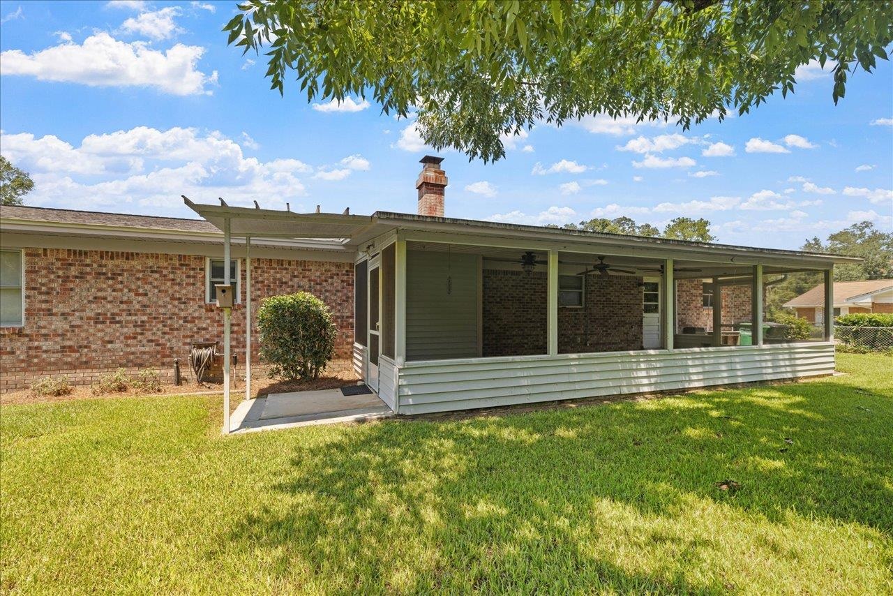 1941 Queenswood Drive