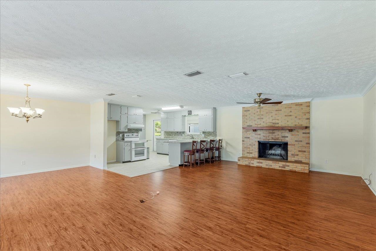 1941 Queenswood Drive