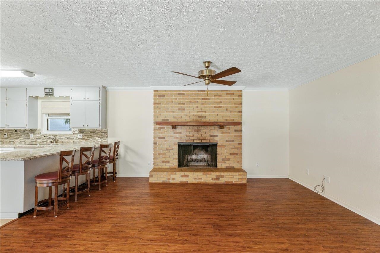 1941 Queenswood Drive