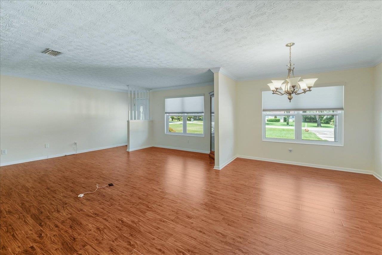 1941 Queenswood Drive