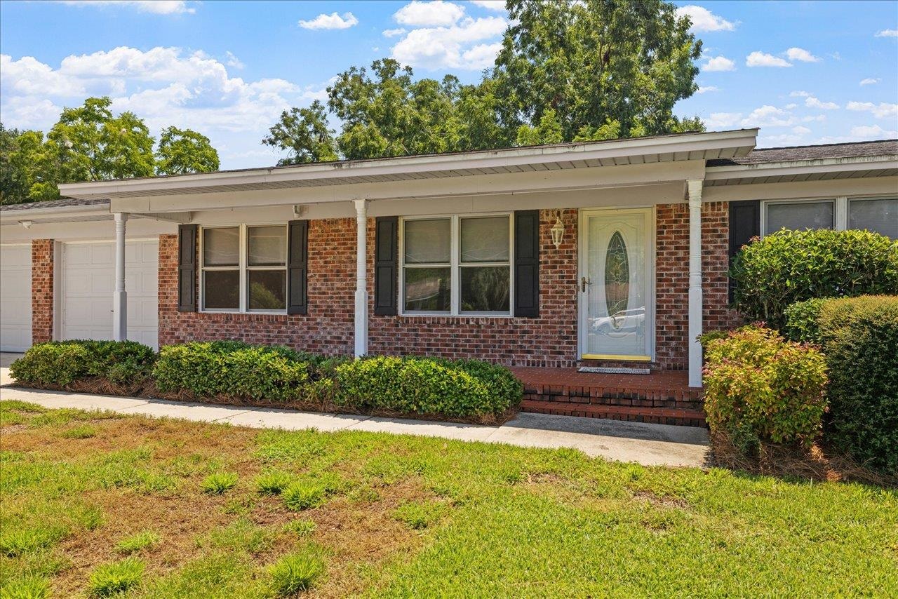 1941 Queenswood Drive