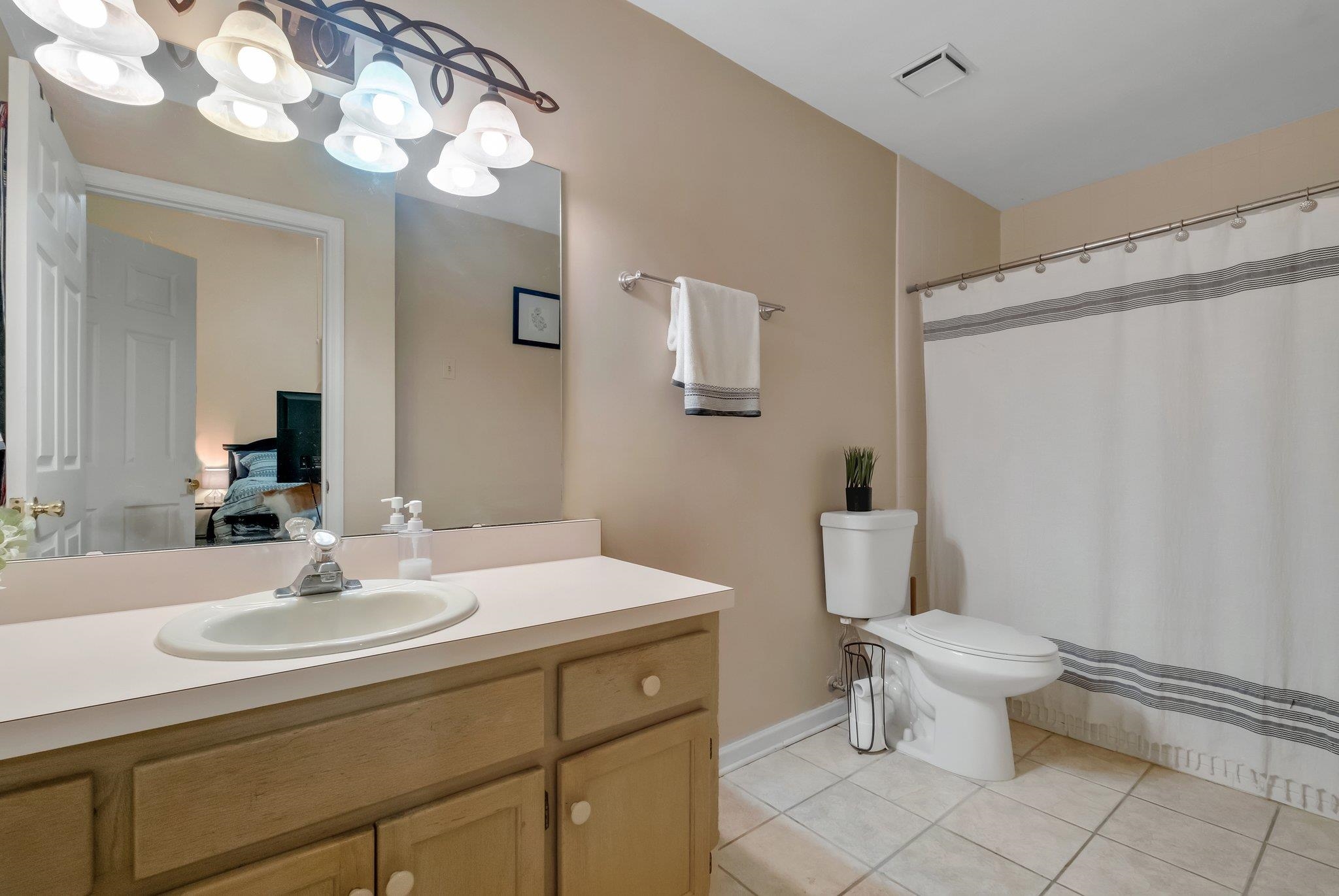2587 Yarmouth Lane