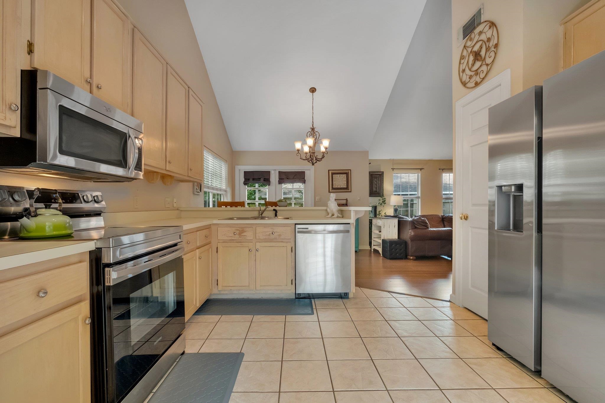 2587 Yarmouth Lane