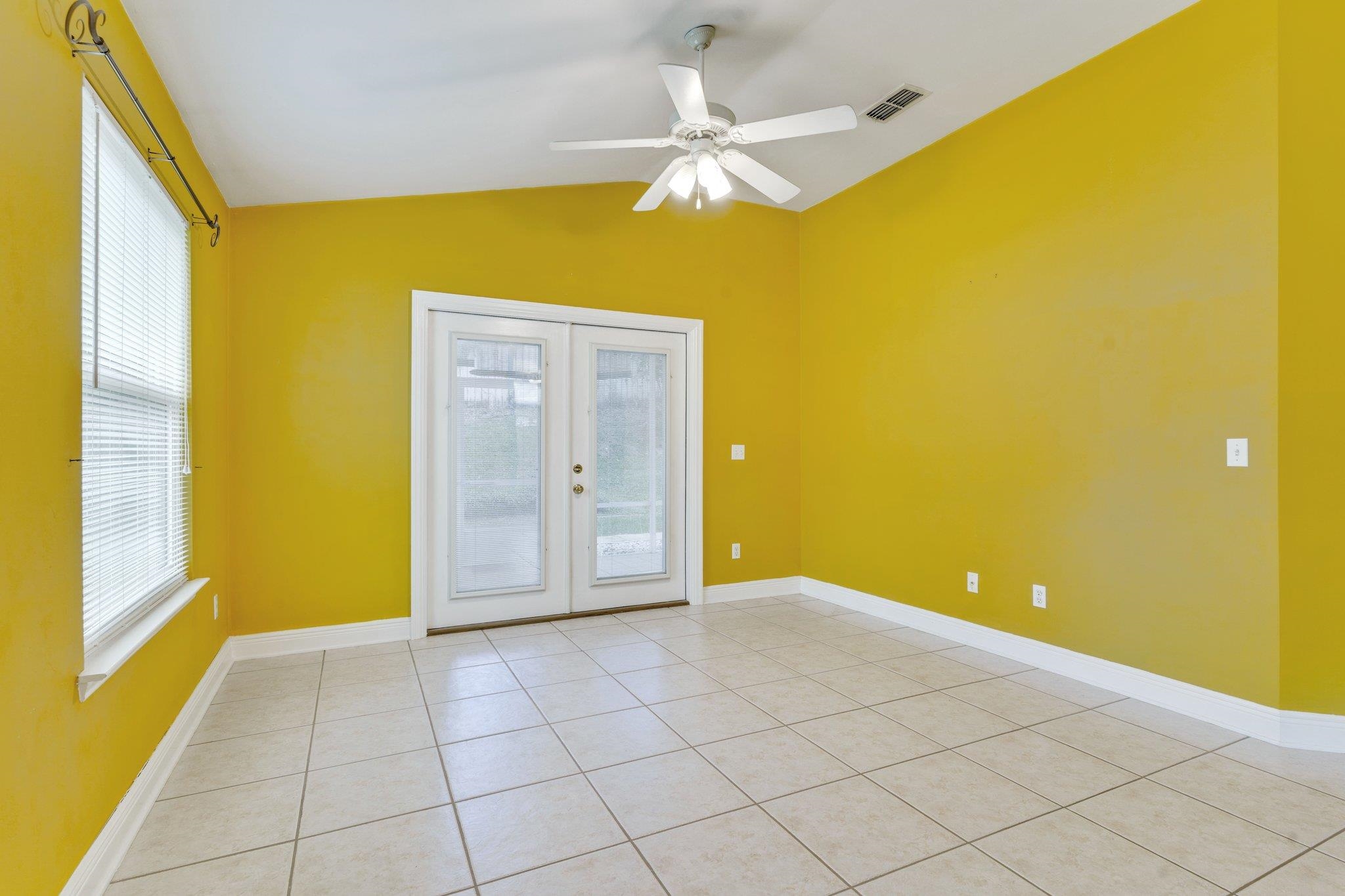 1535 Applewood Way