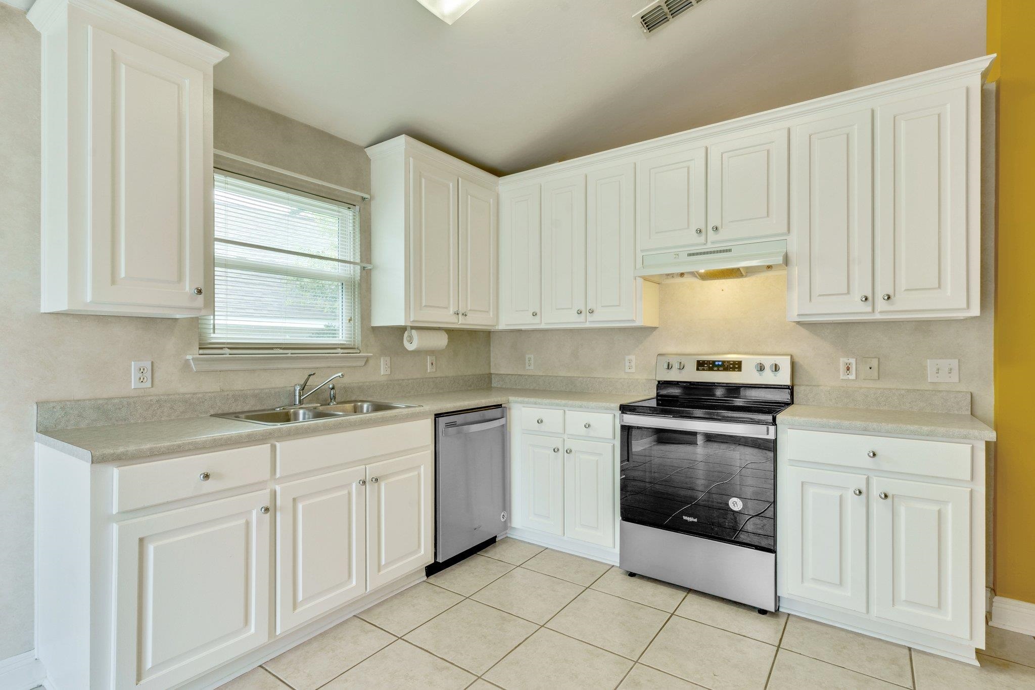 1535 Applewood Way