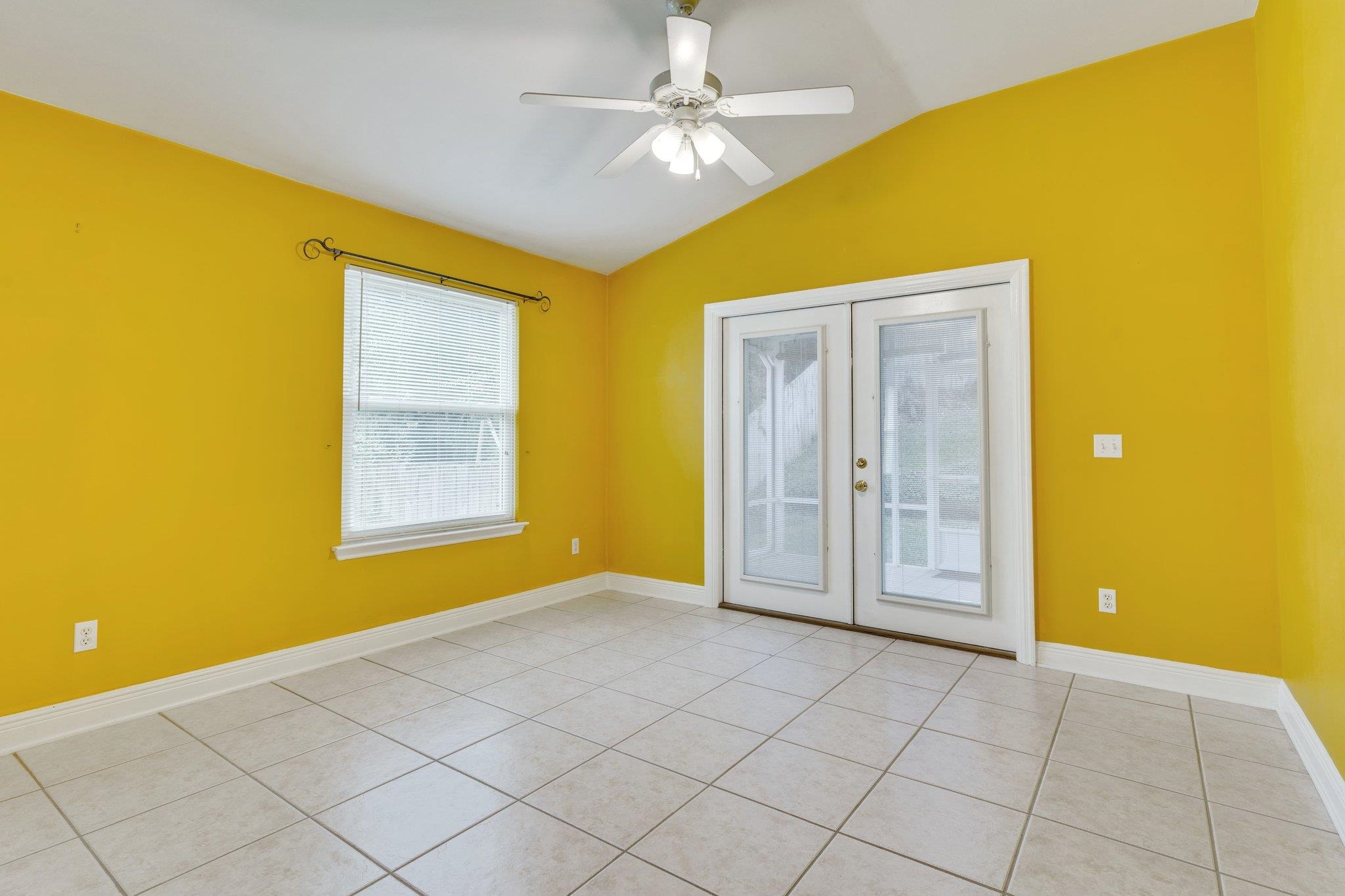 1535 Applewood Way