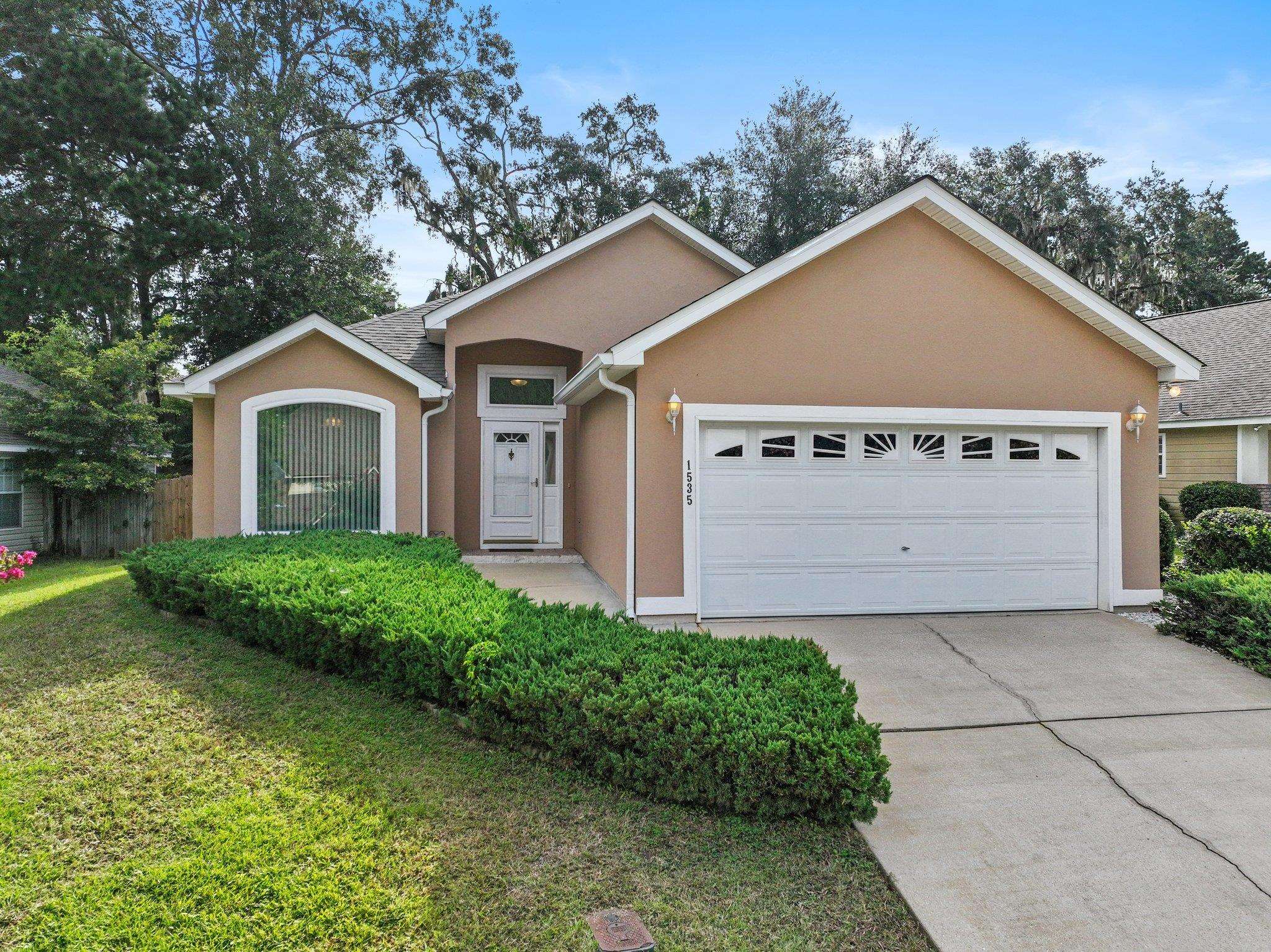 1535 Applewood Way