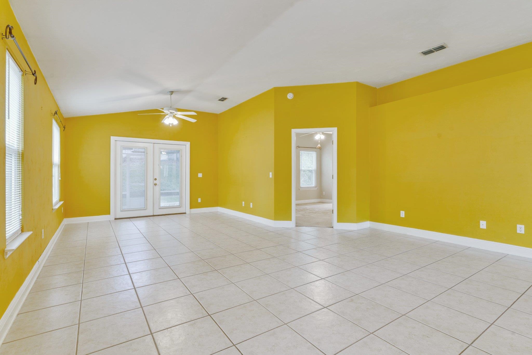 1535 Applewood Way