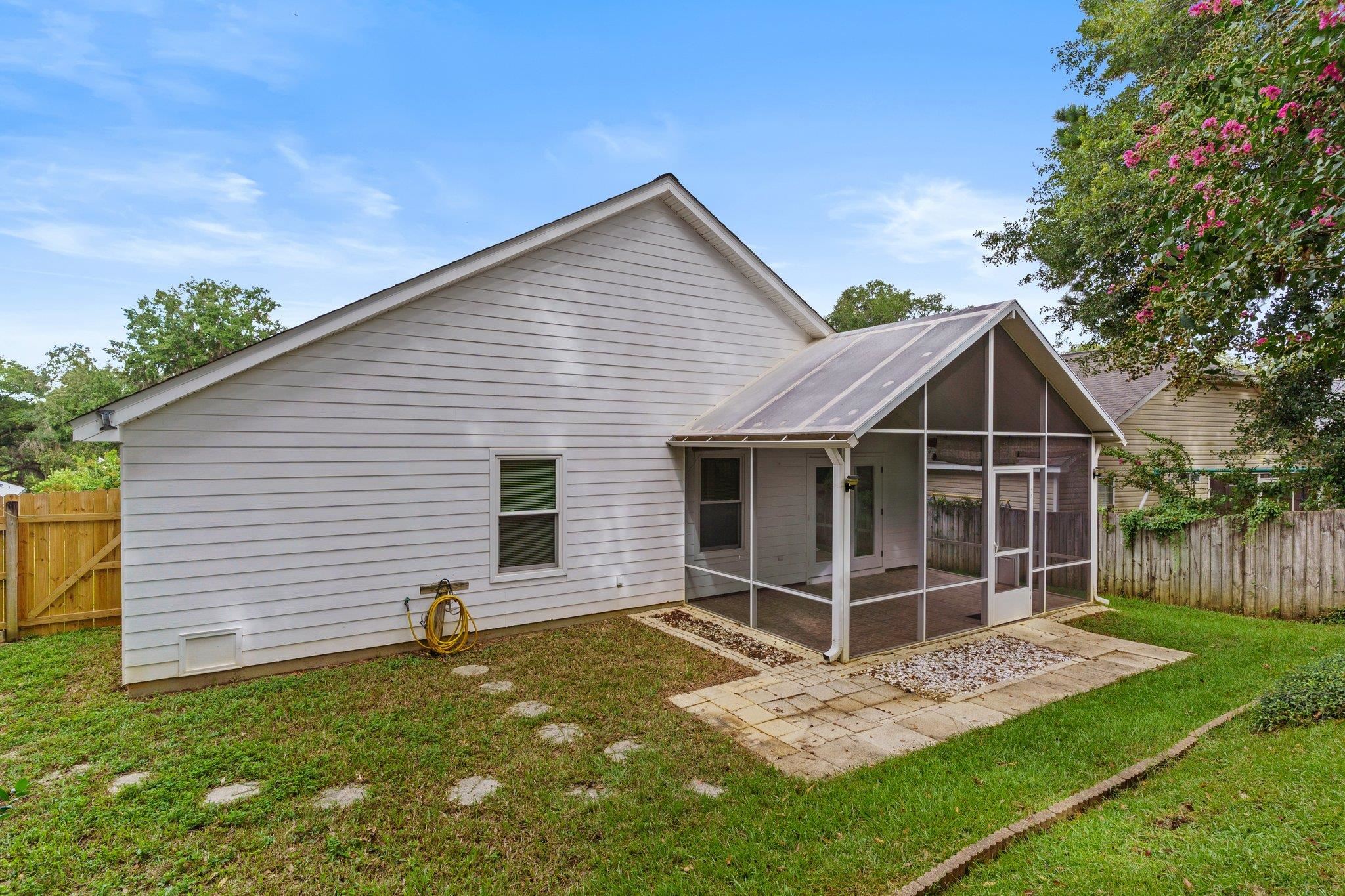 1535 Applewood Way
