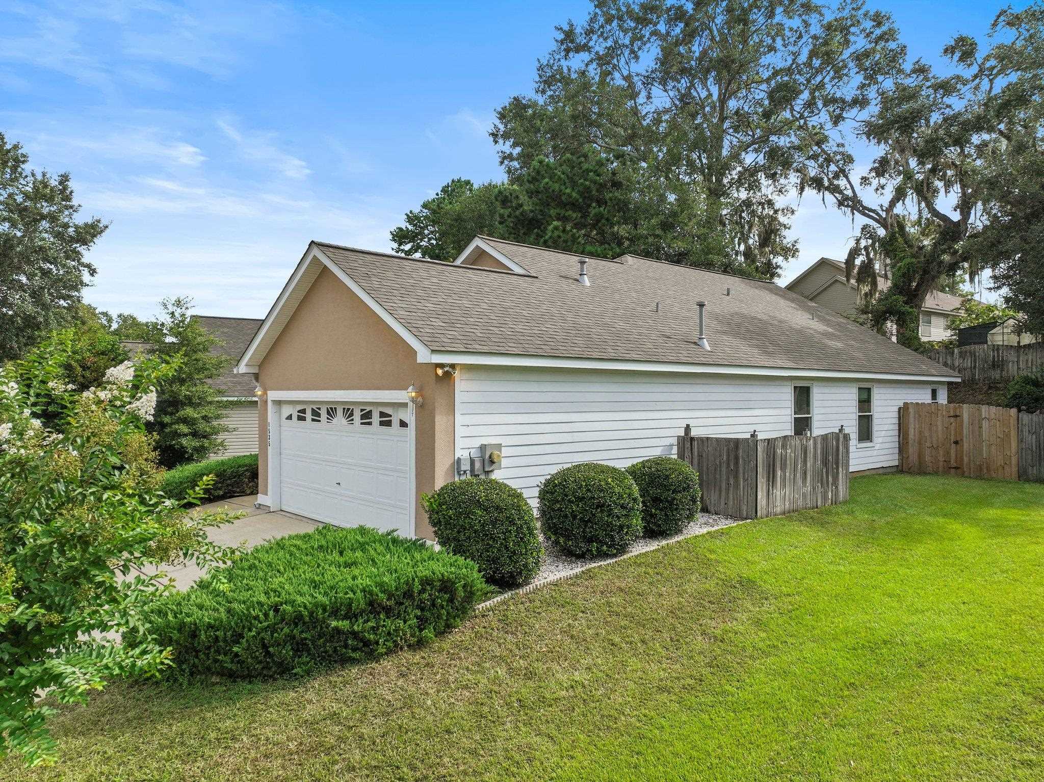 1535 Applewood Way