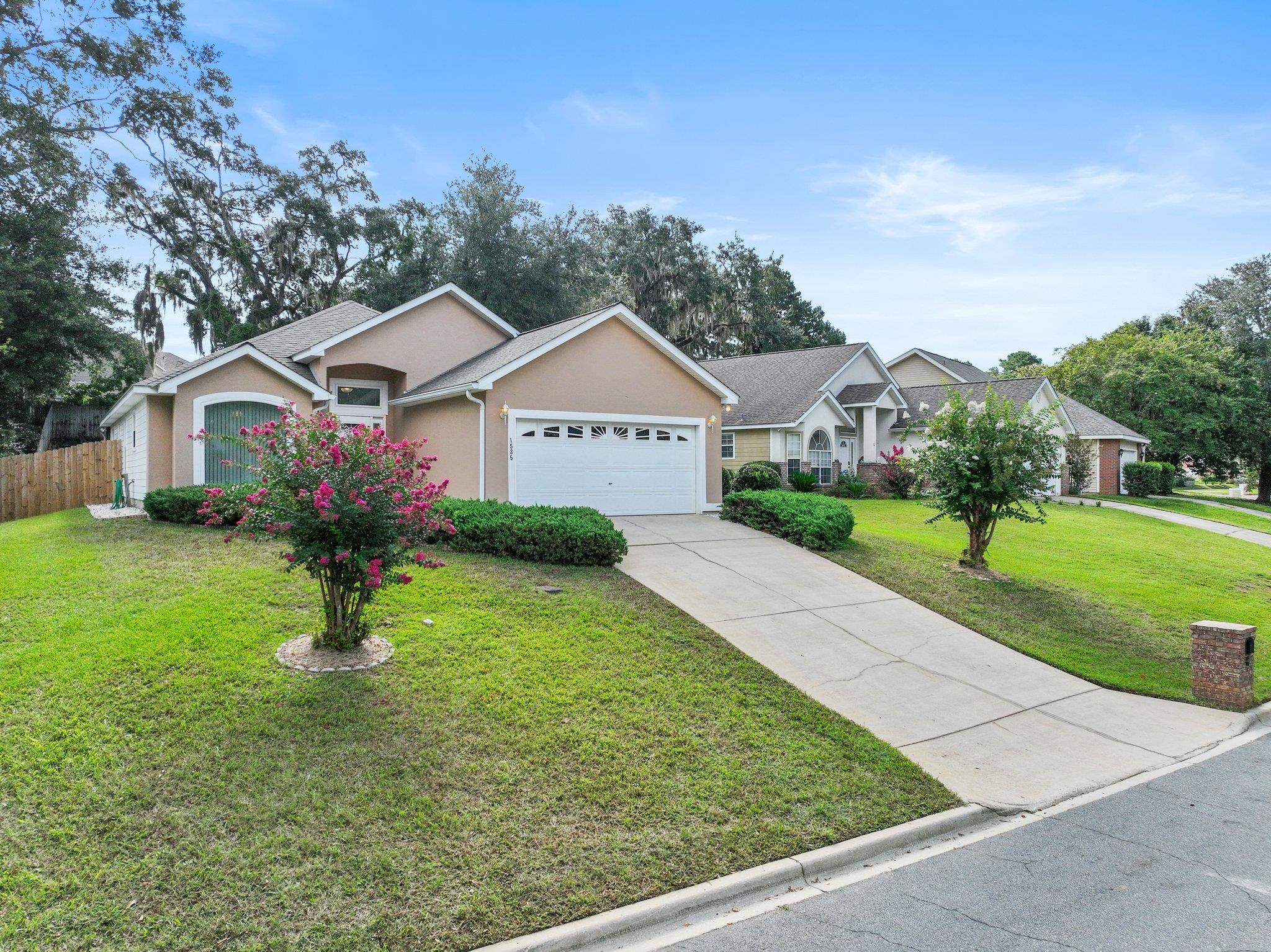 1535 Applewood Way