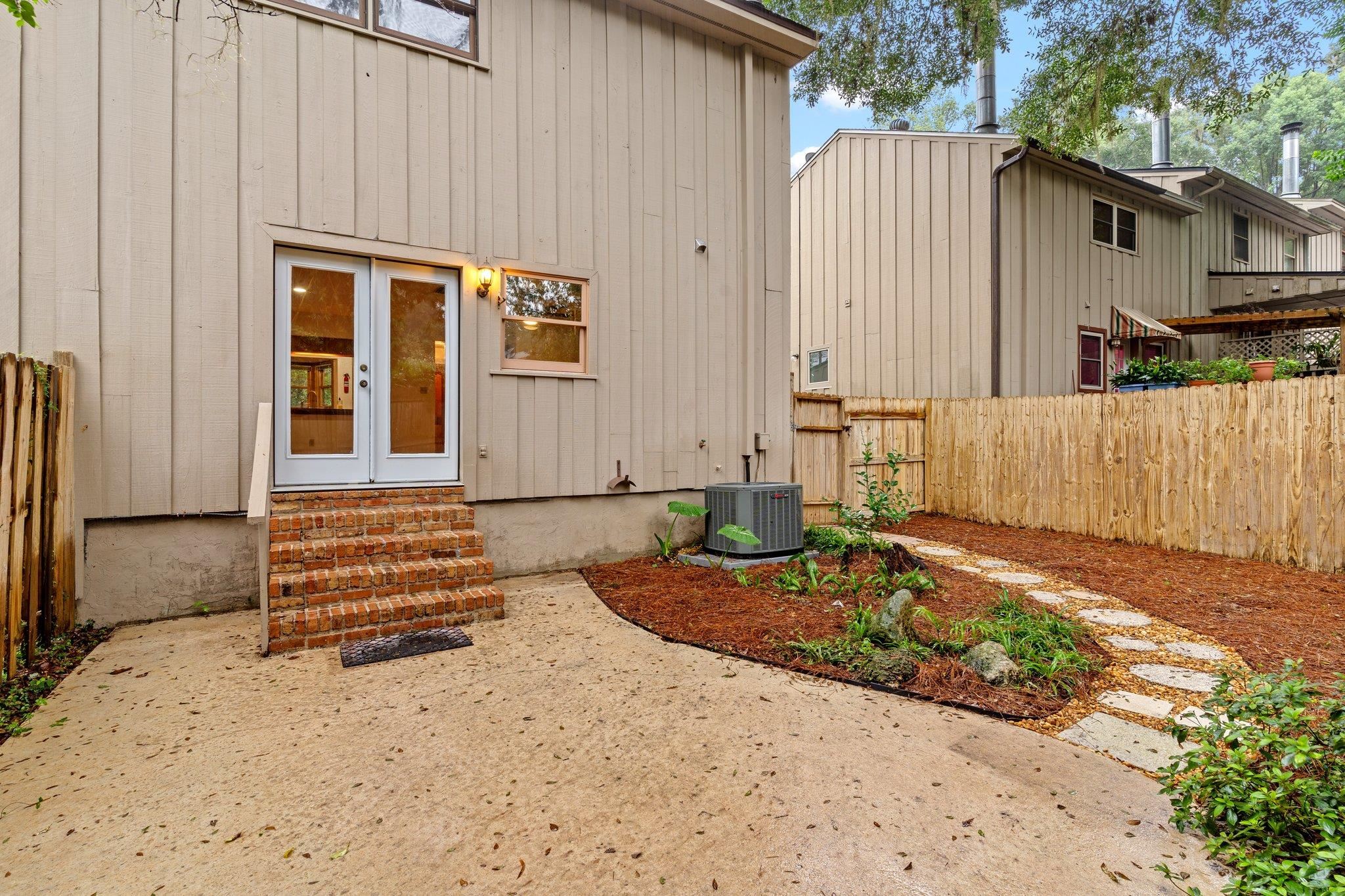 1842 Fernando Lane