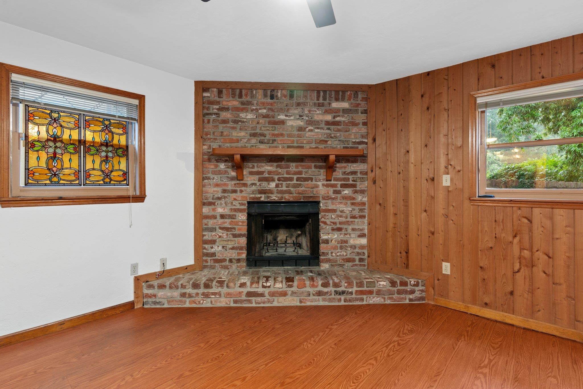 1842 Fernando Lane