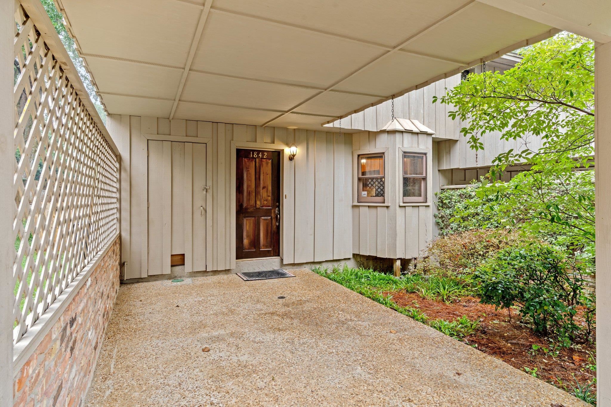 1842 Fernando Lane