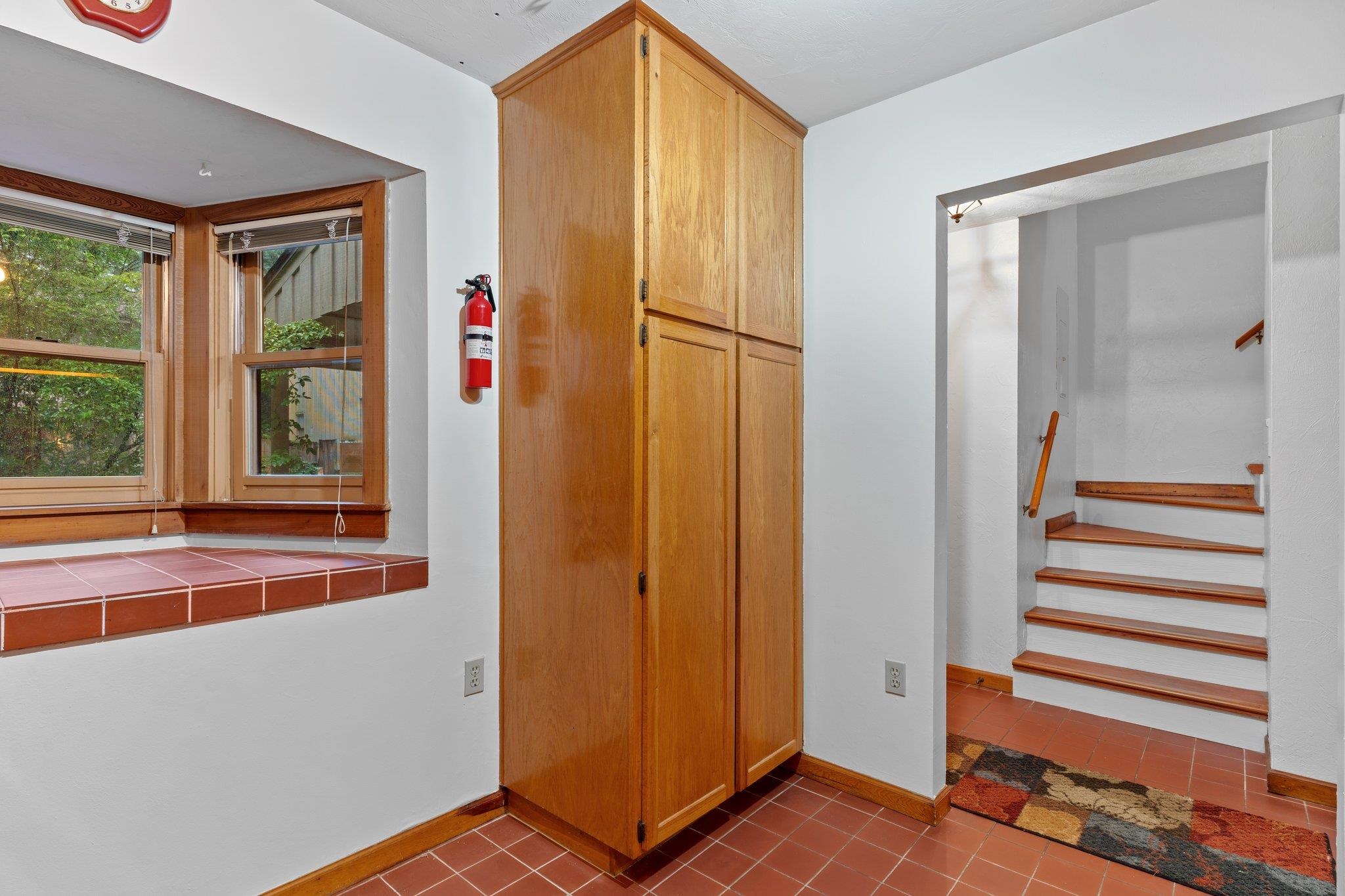 1842 Fernando Lane