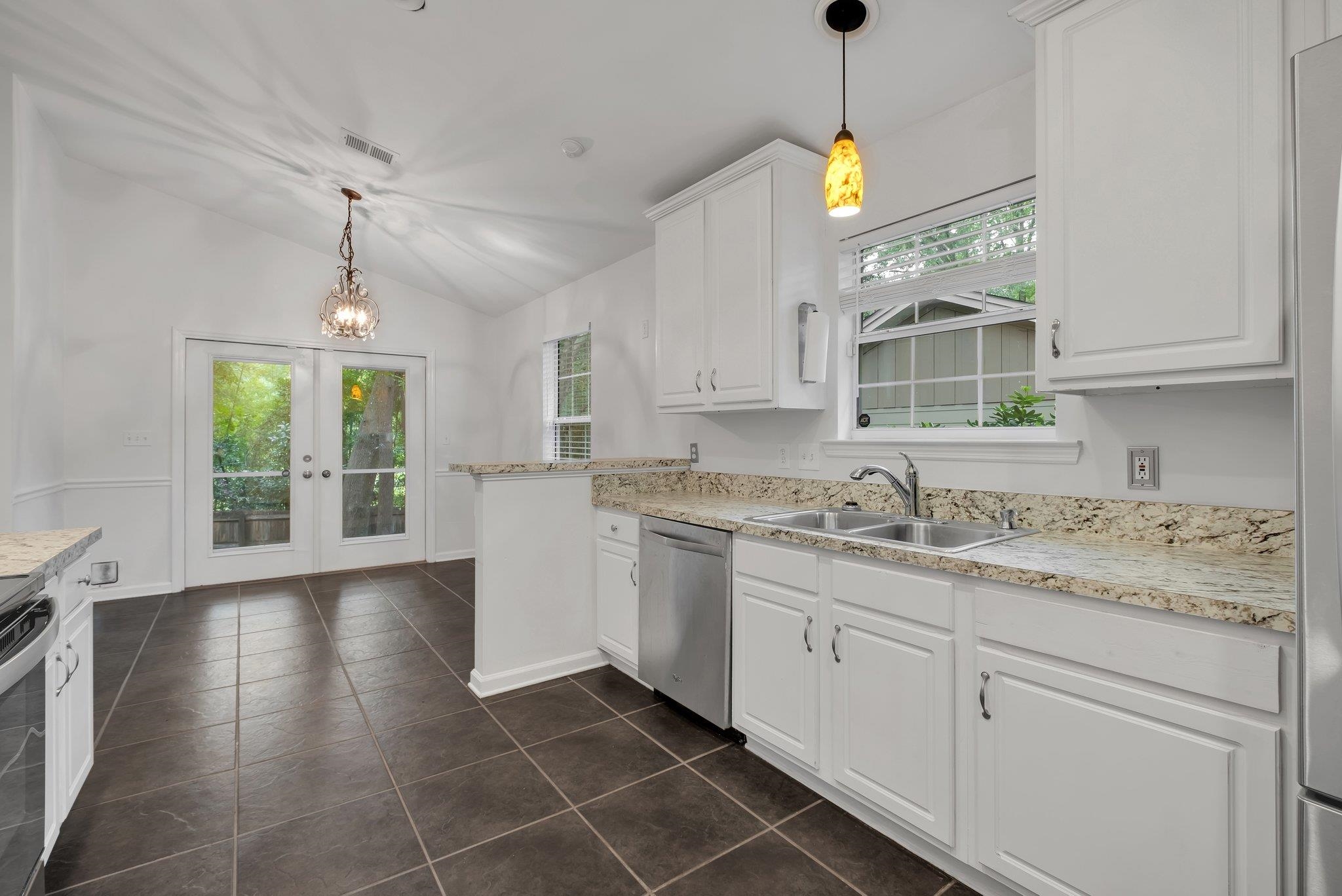 2922 Bay Shore Drive