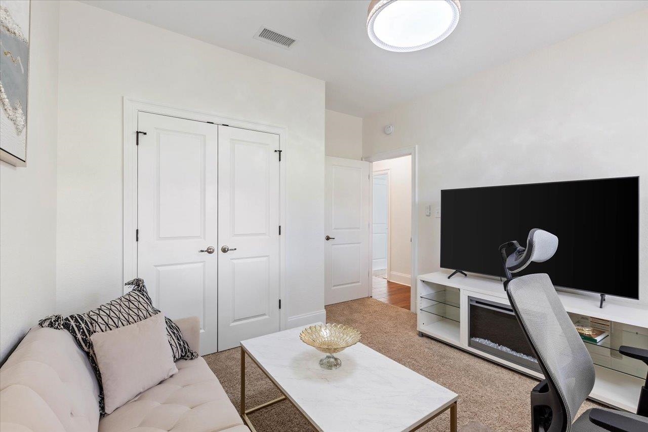 3326 Mariana Oaks Dr