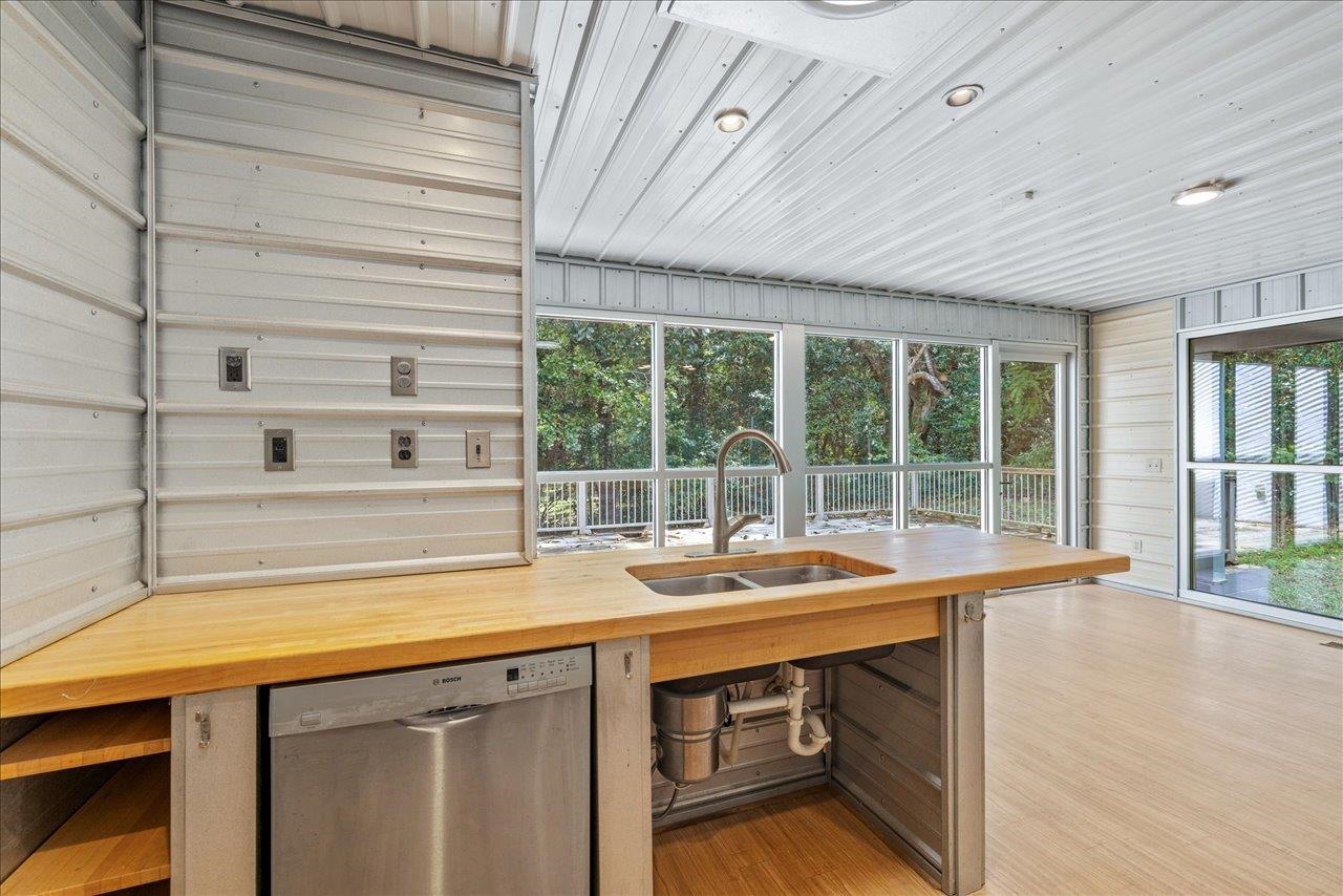 1005 Waverly Drive