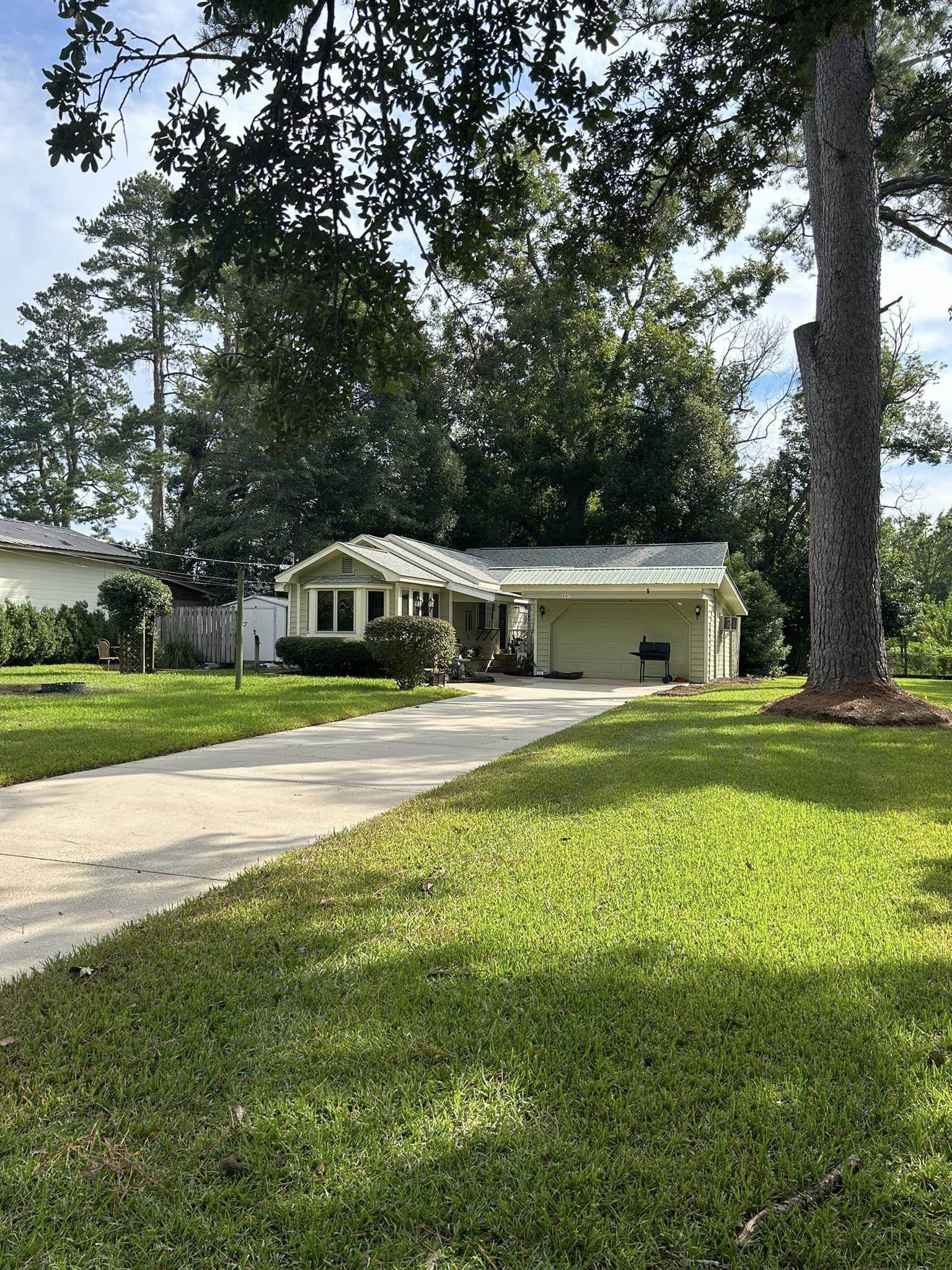 207 NE 2nd Street