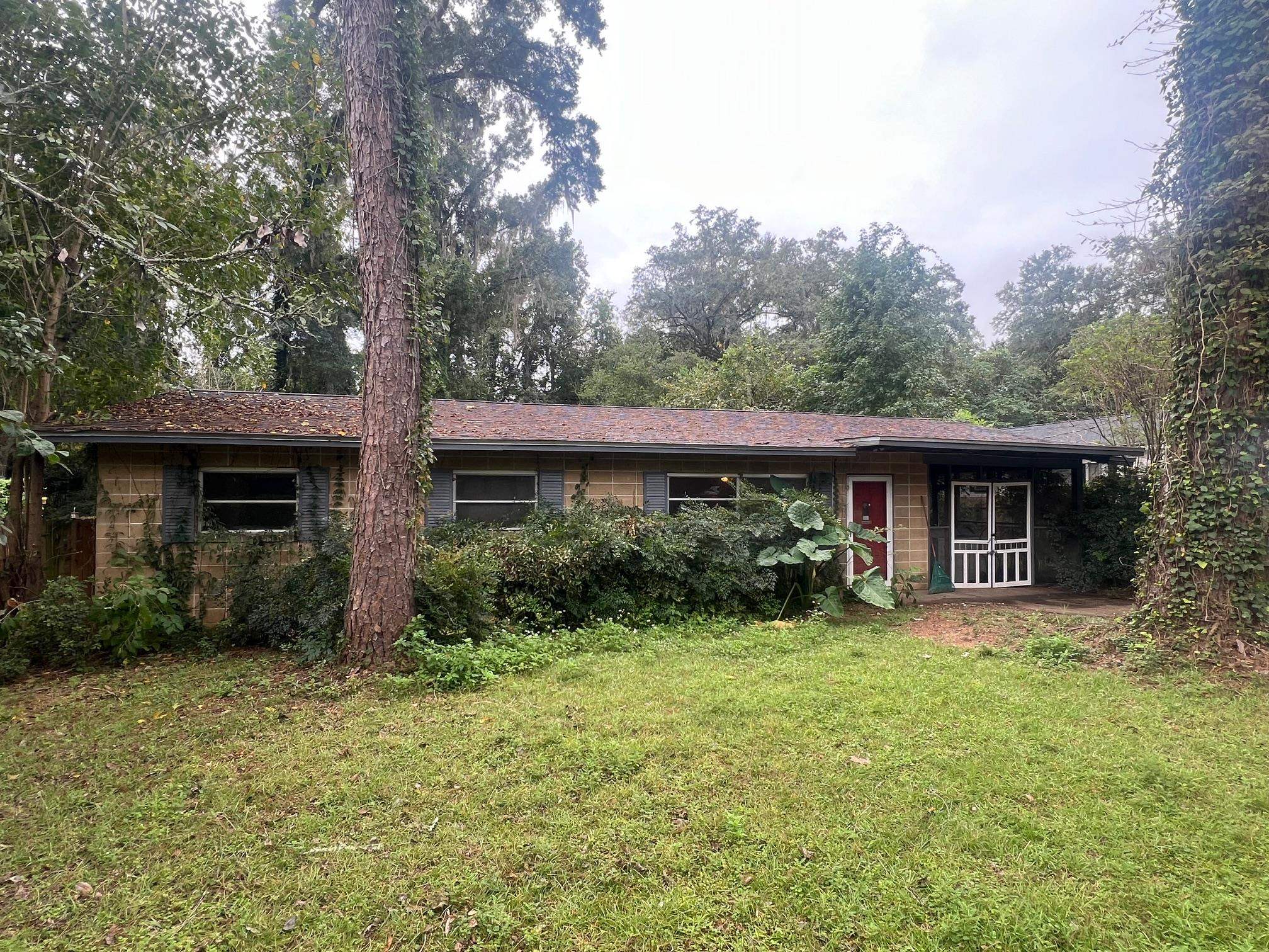 2121 Harriet Drive